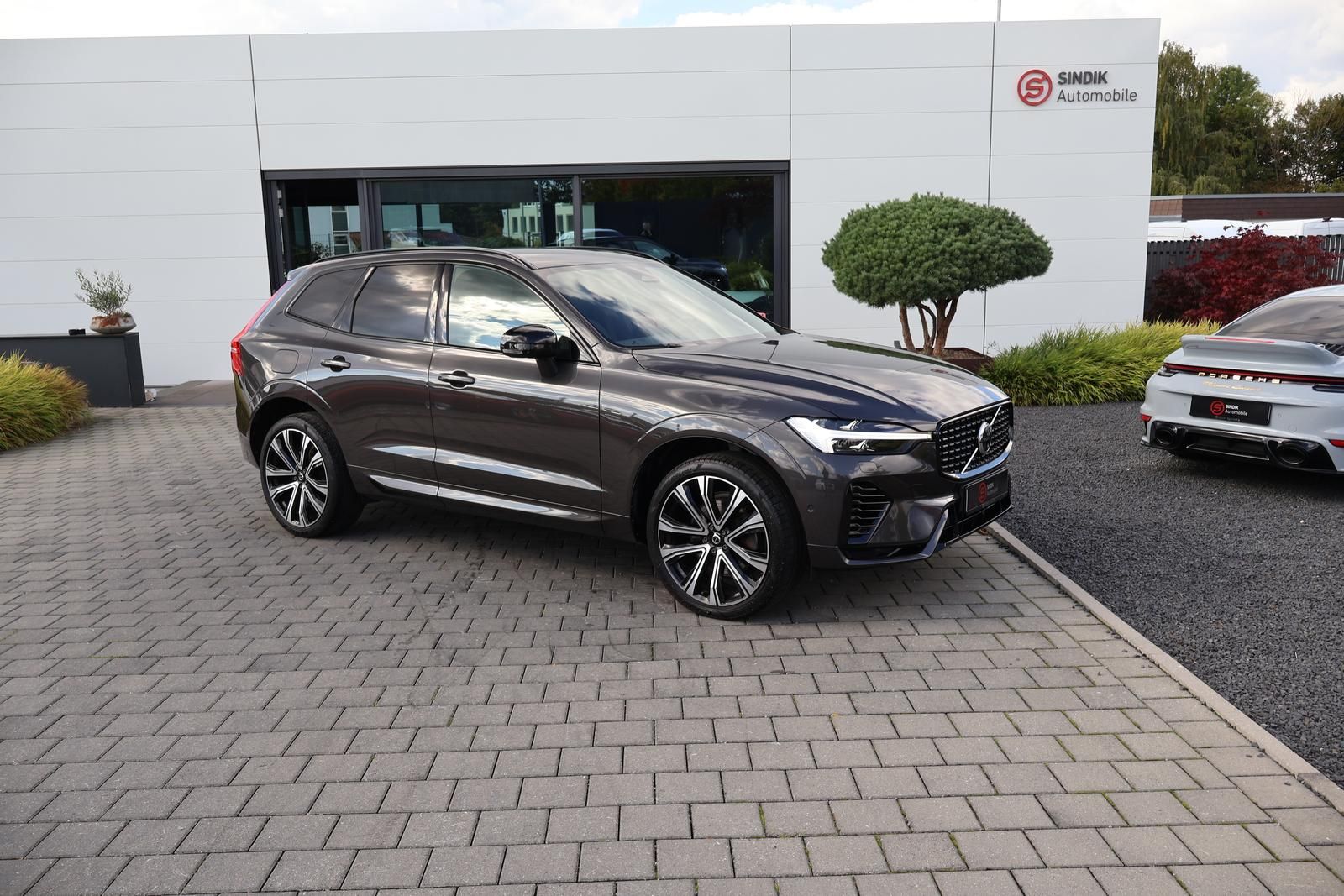 Volvo XC60  T8 AWD R Design Hybrid  Pano-AHK-FACELIFT