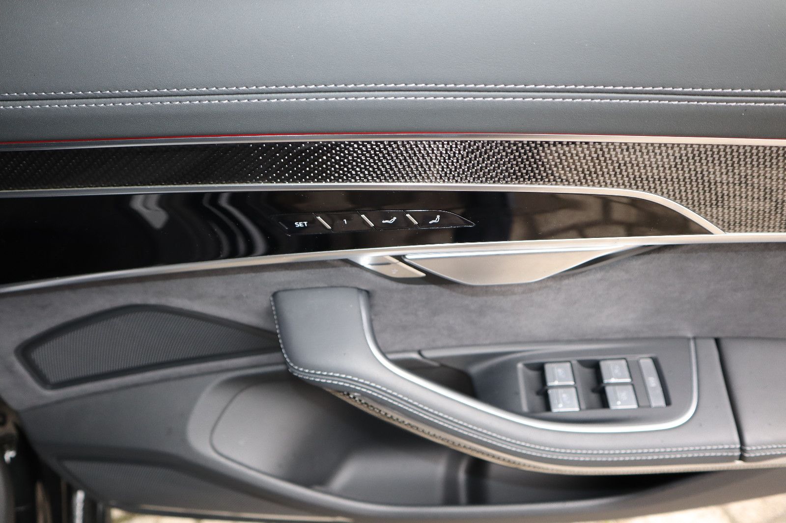 Audi A8L 60 TFSIe lang S-Line - Samsaru's Car Outlet