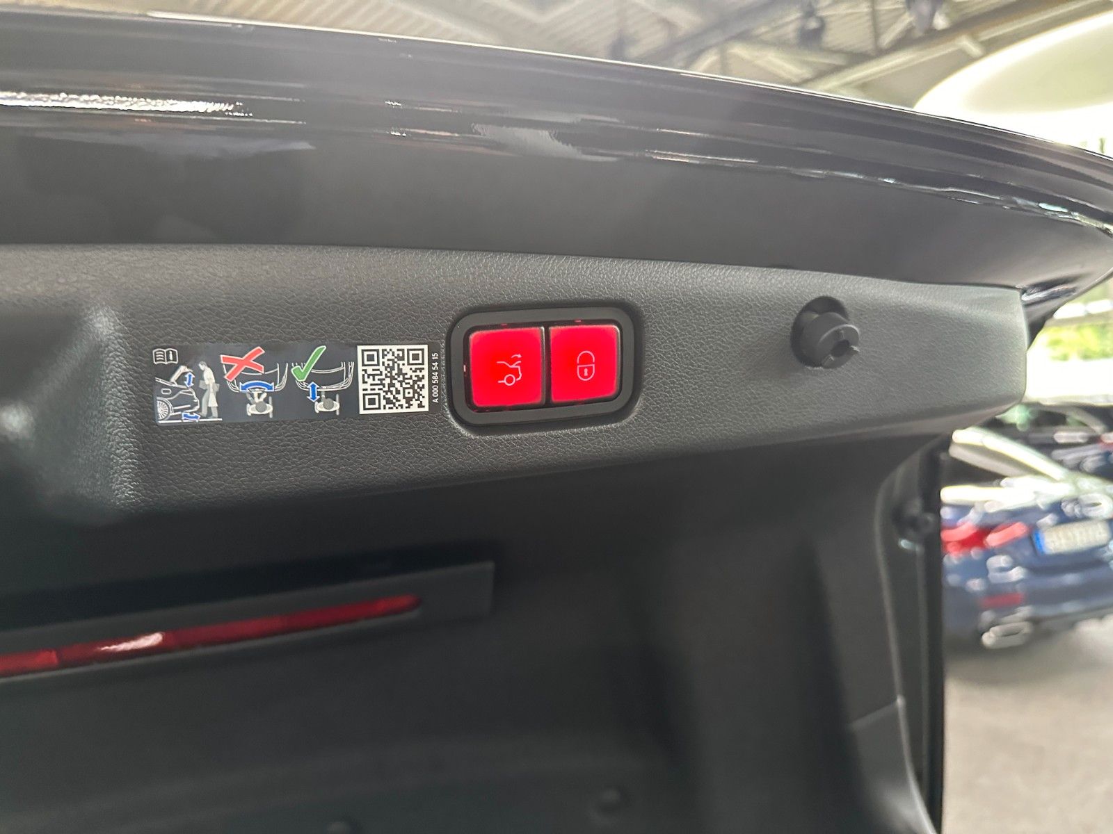 Mercedes-Benz E 300 e Exclusive Premium - Samsaru's Car Outlet