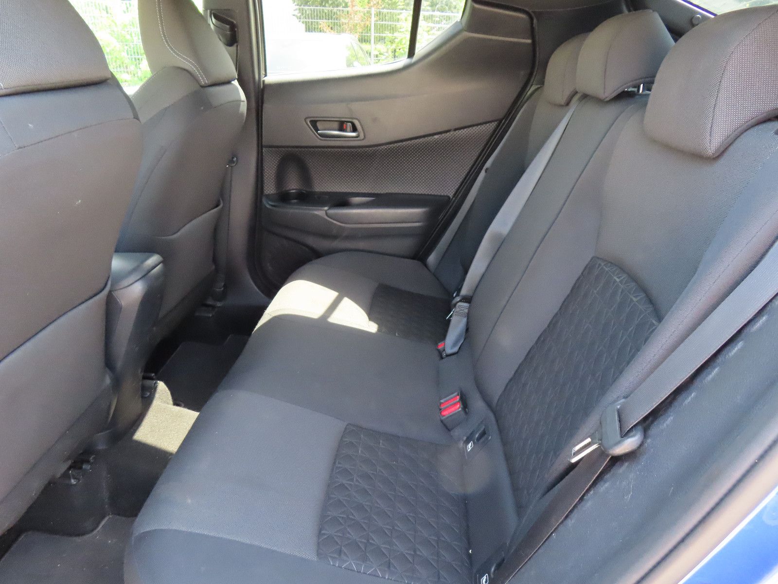Toyota C-HR 1.8 Hybrid Style - Samsaru's Car Outlet