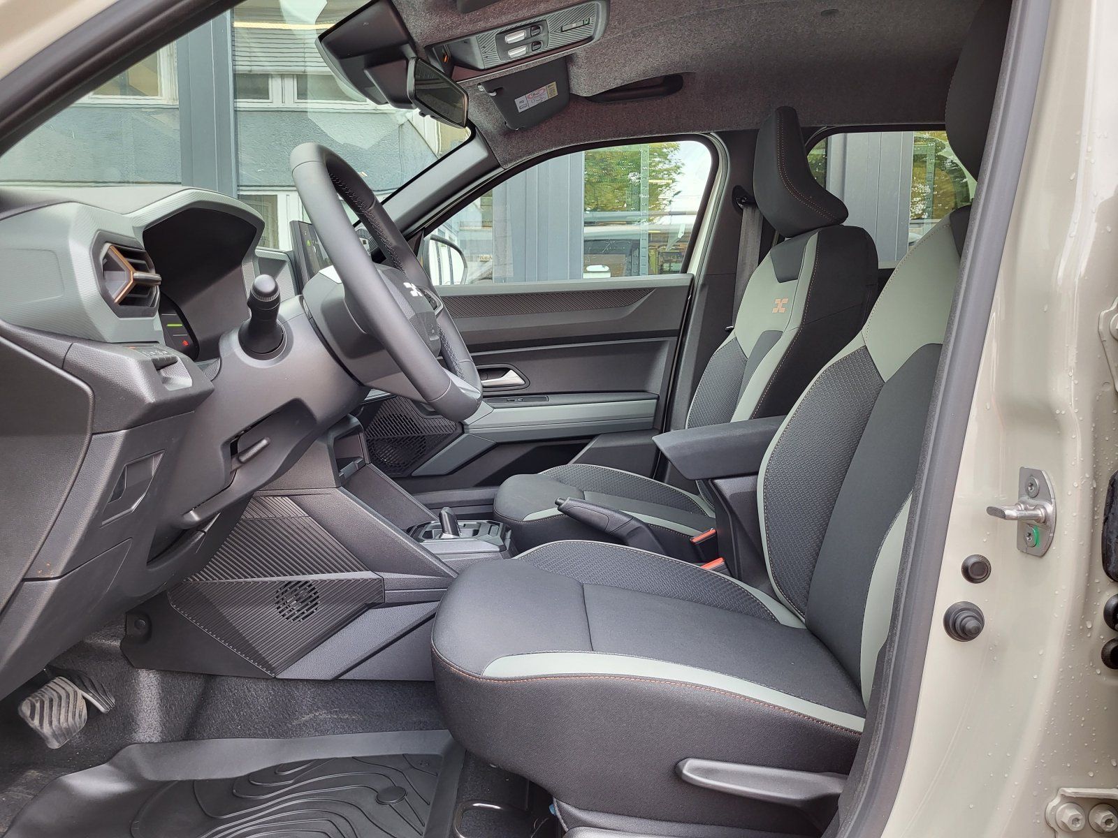 Dacia Duster NEW Hybrid 140 4x2 Extreme - Samsaru's Car Outlet