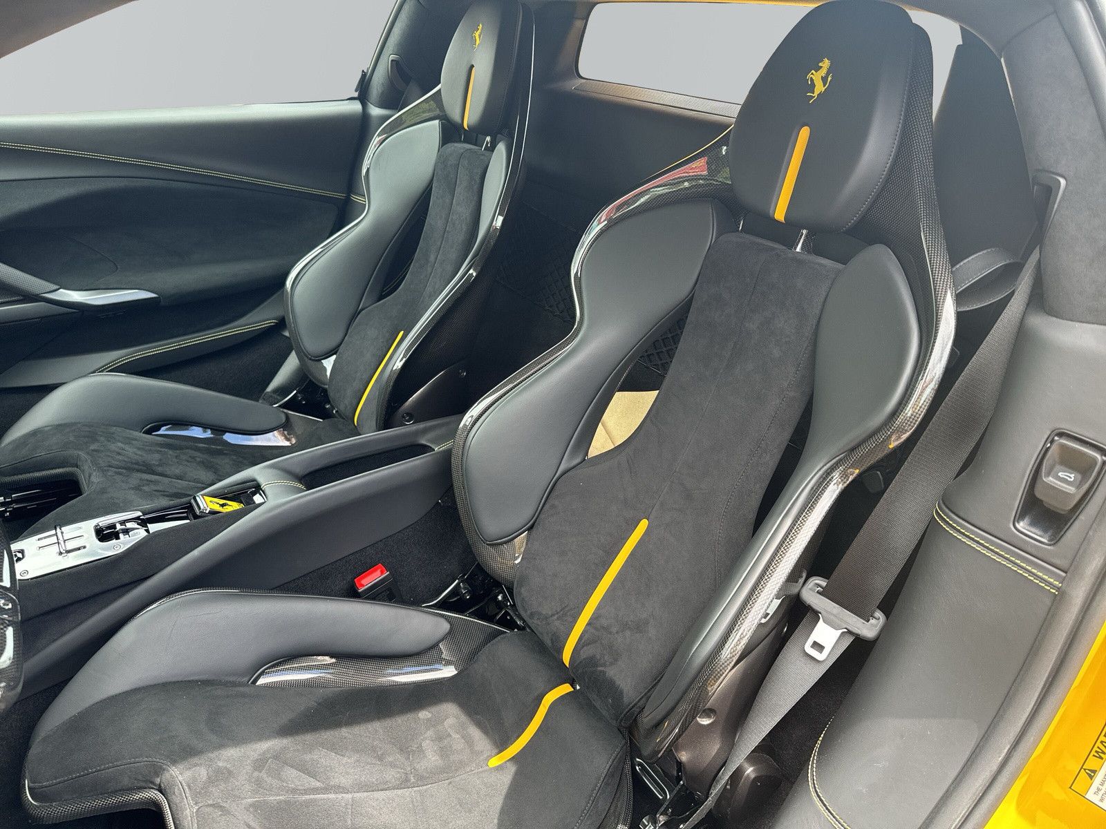 Ferrari 296 GTB DCT *CAM*ACC*CARBON SEATS