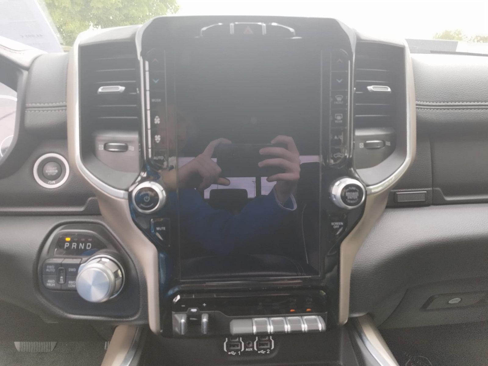 Dodge RAM 1500 Laramie Crew Cab 4x4  Kamera Leder LED