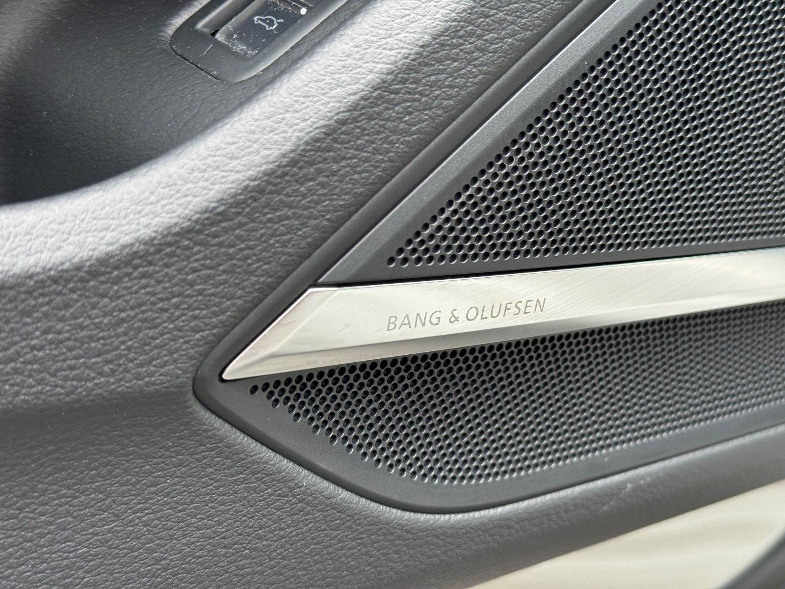Audi A8 55 TFSI quattro S-line - Samsaru's Car Outlet