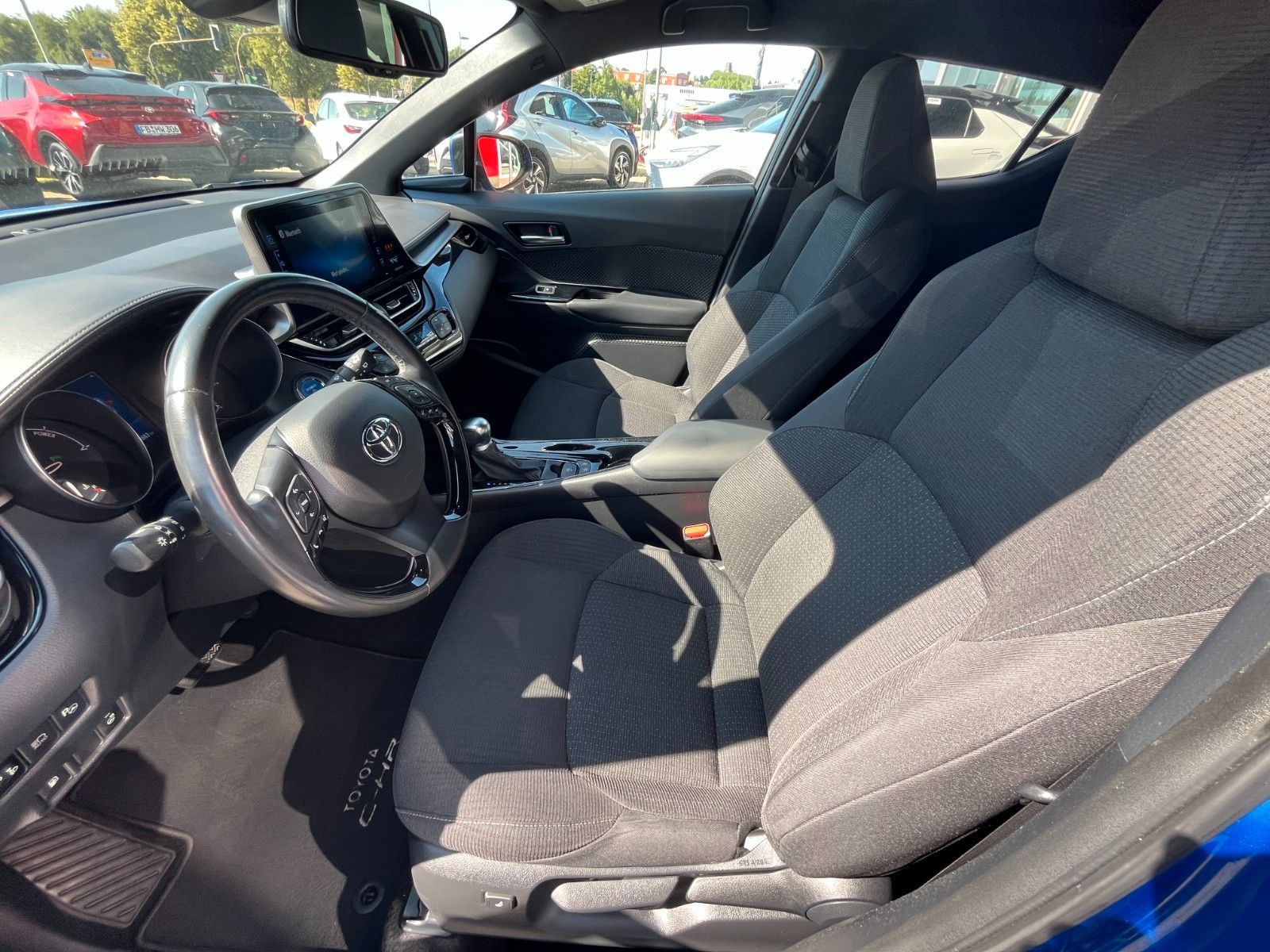 Toyota C-HR Hybrid Club - Samsaru's Car Outlet