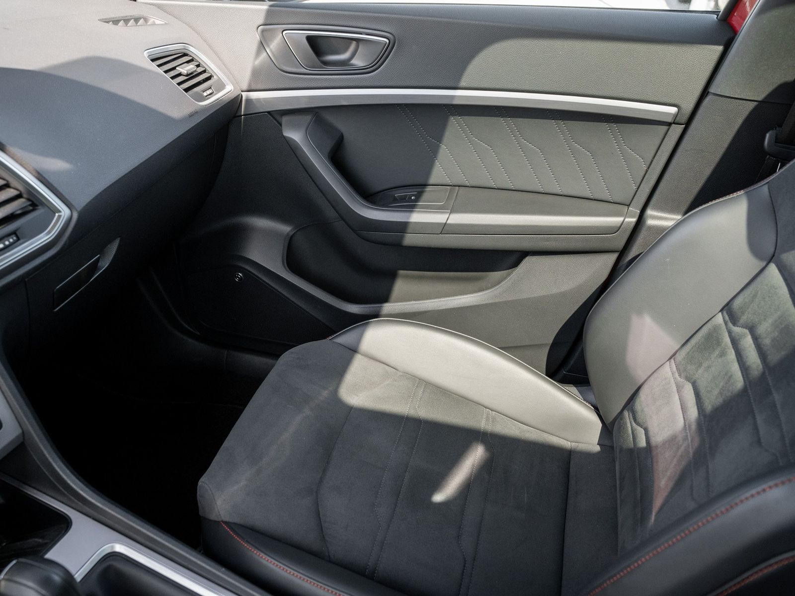 Seat ATECA FR 1.5 TSI DSG AHK Kam. Navi Pano Sportp.