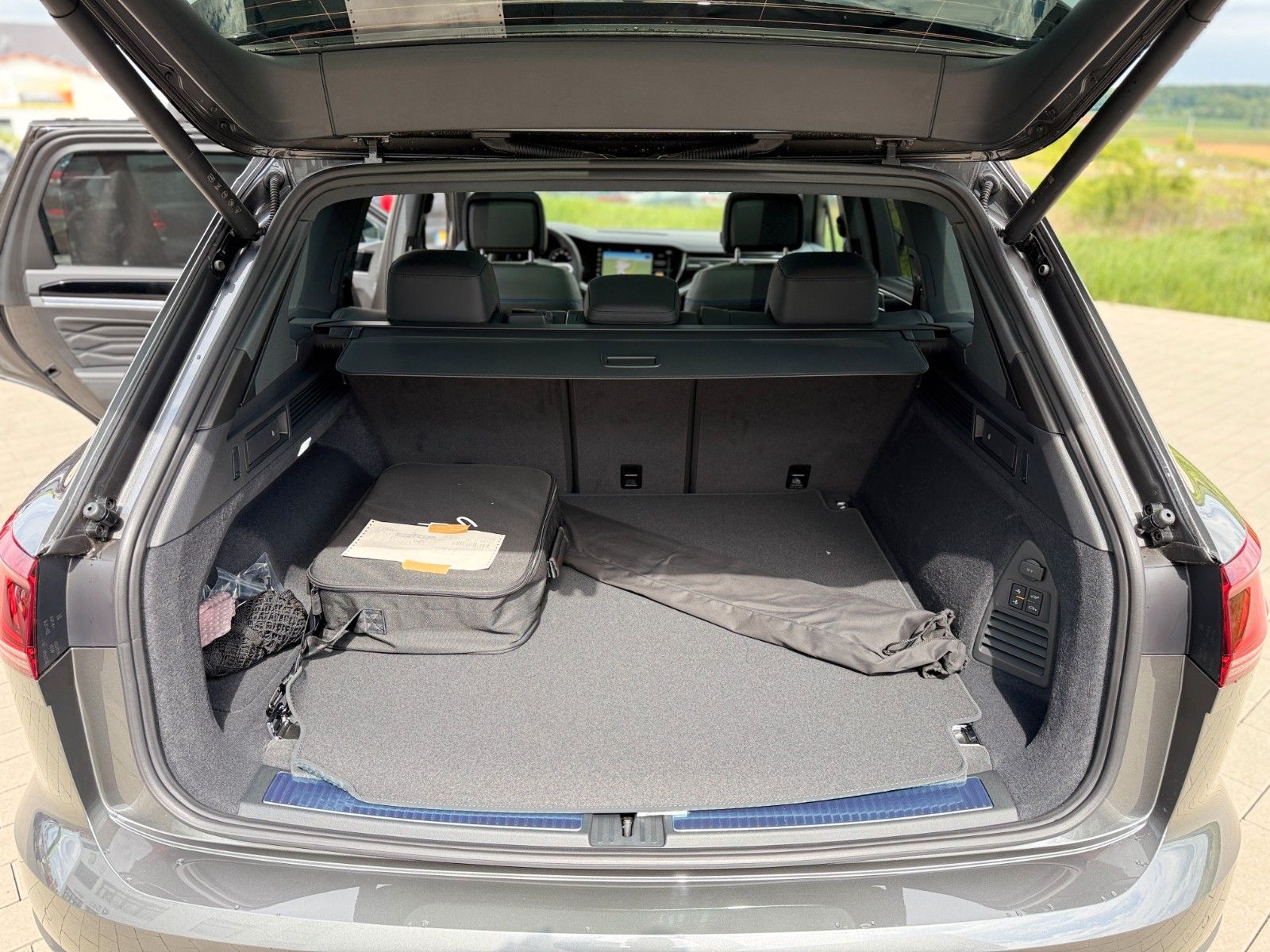 Volkswagen Touareg R eHYBRID+FINAL EDITION+AHK+PANO
