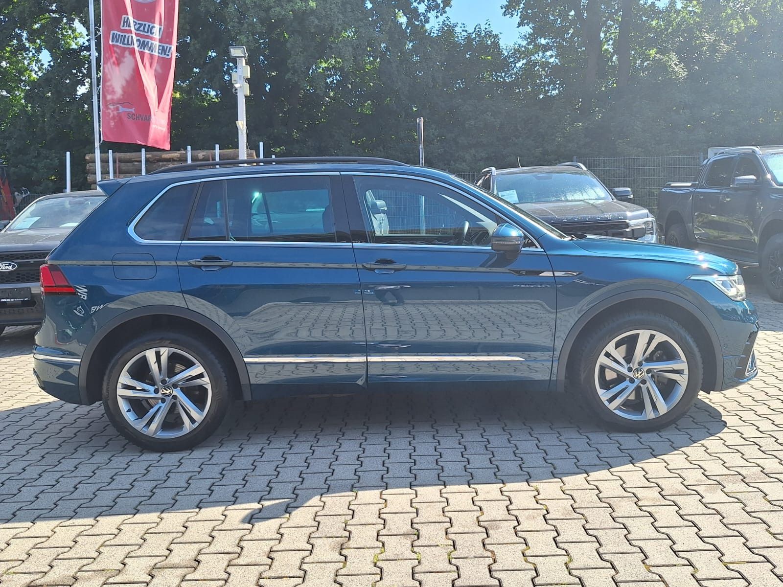 Volkswagen Tiguan R-Line 4Motion DSG - Samsaru's Car Outlet