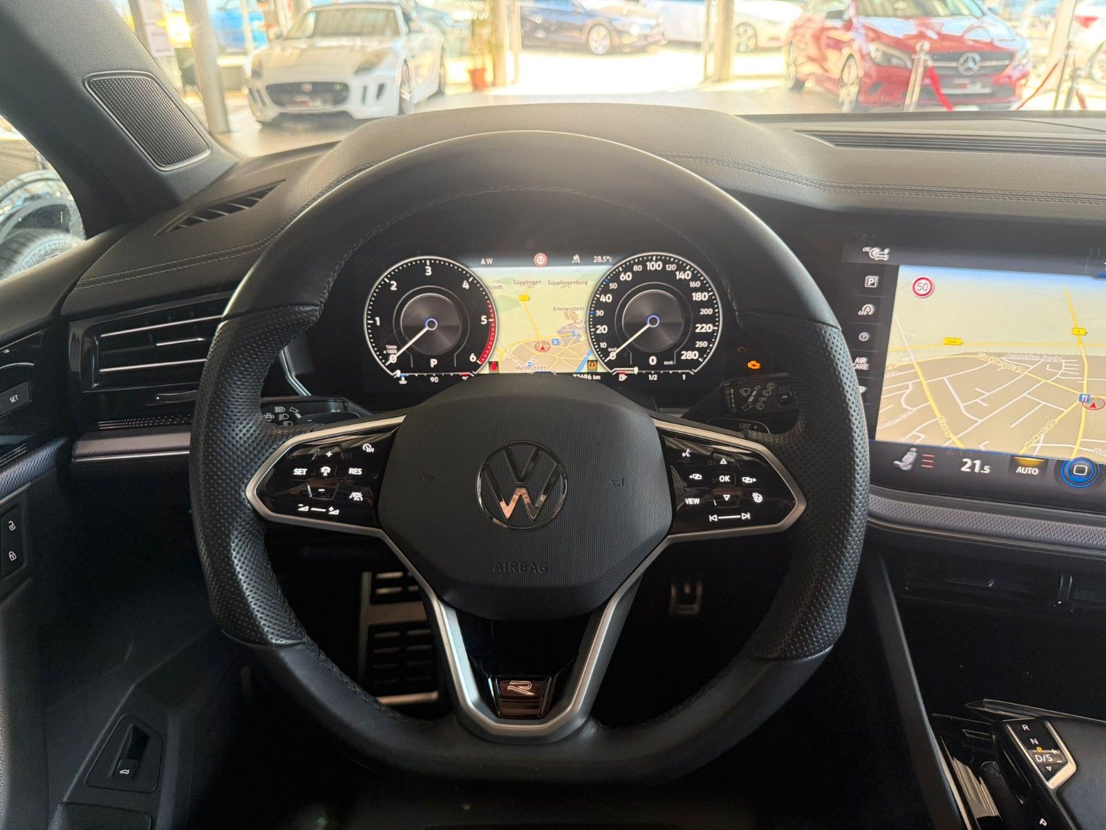 Volkswagen Touareg R-Line BLACK 3.0 TDI - Samsaru's Car Outlet
