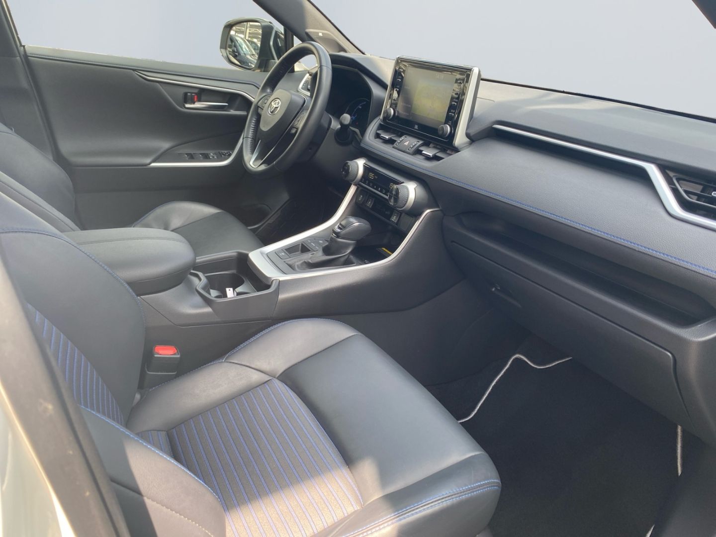 Toyota RAV 4 2.5 4x2 Hybrid Style - Samsaru's Car Outlet