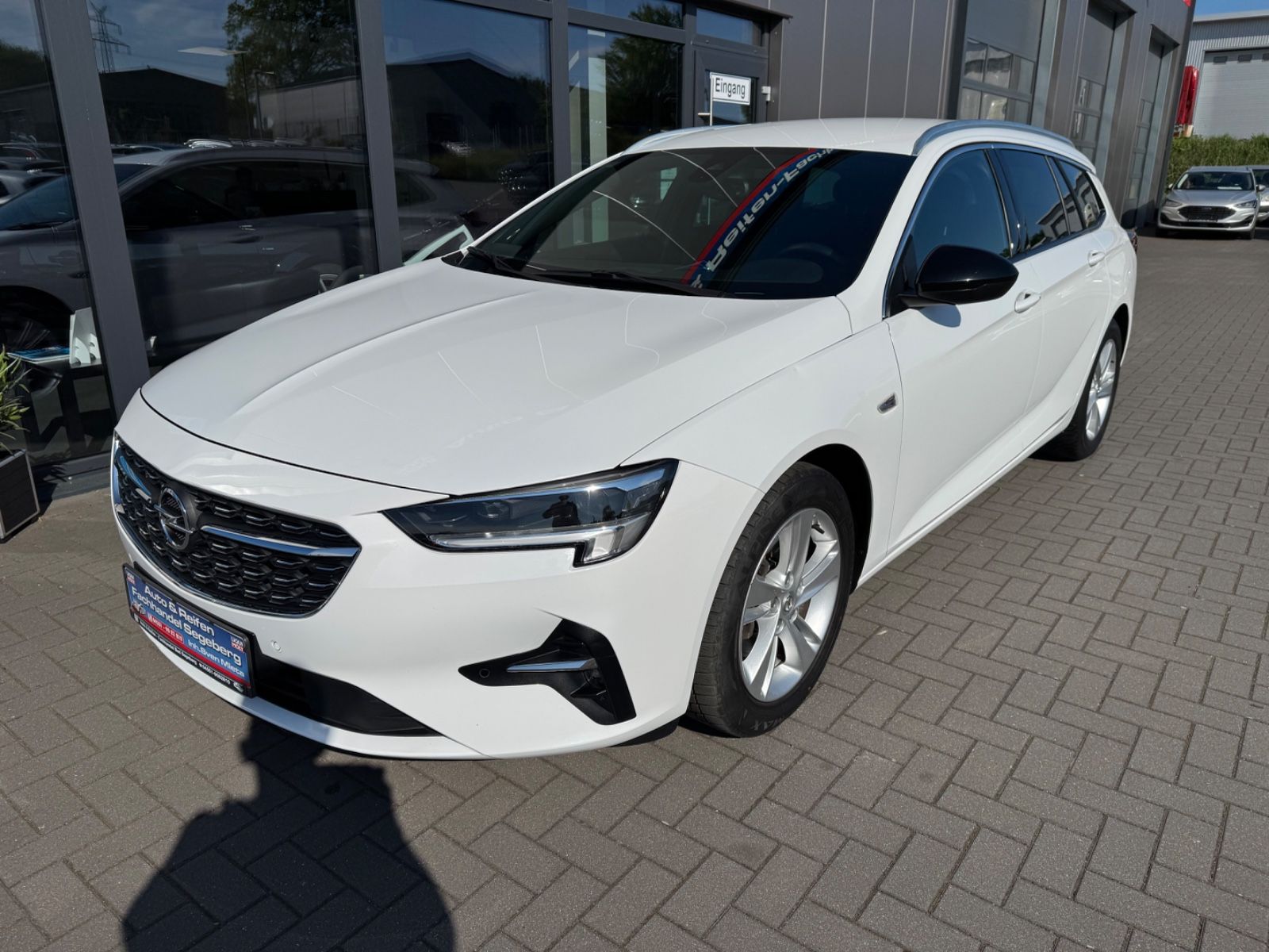 Opel Insignia B Sports Tourer Business - Samsaru's Car Outlet