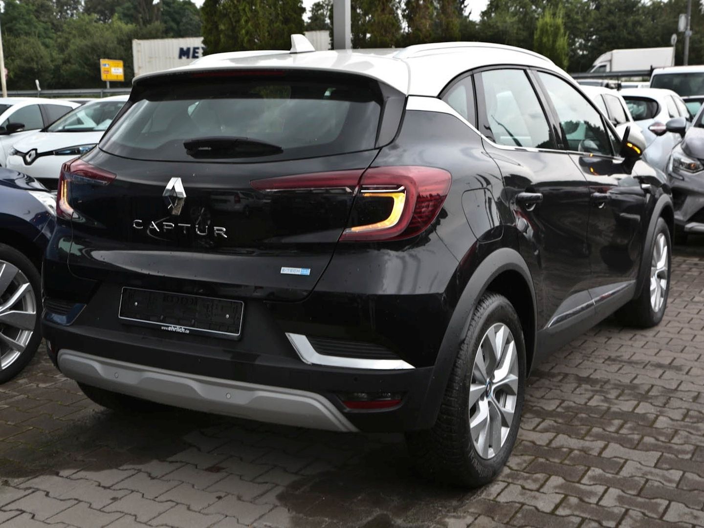 Renault Captur Intens Plug-in Hybrid - Samsaru's Car Outlet