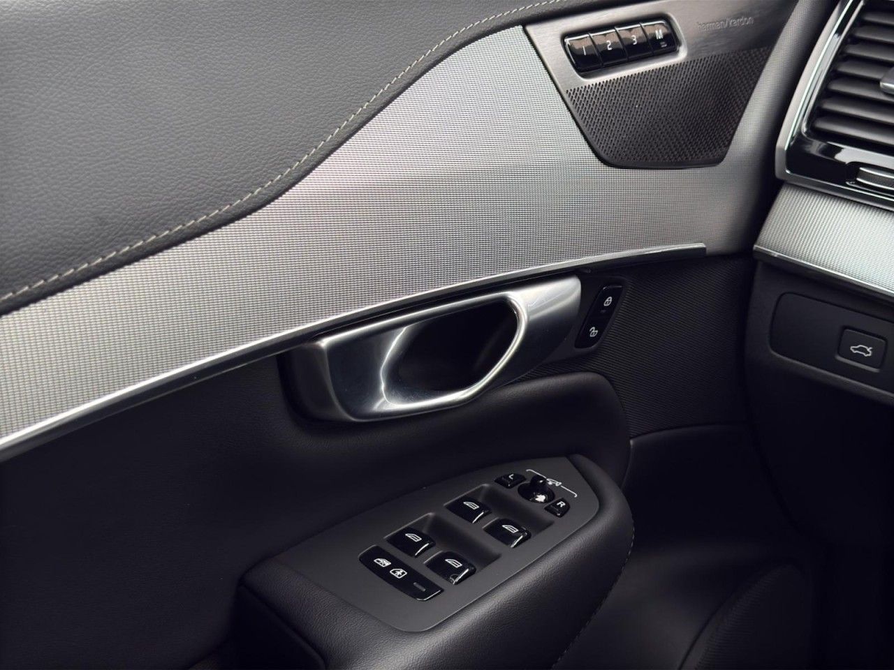 Volvo XC90 B5 Diesel Ultimate Dark AWD/Standhzg/360Kam
