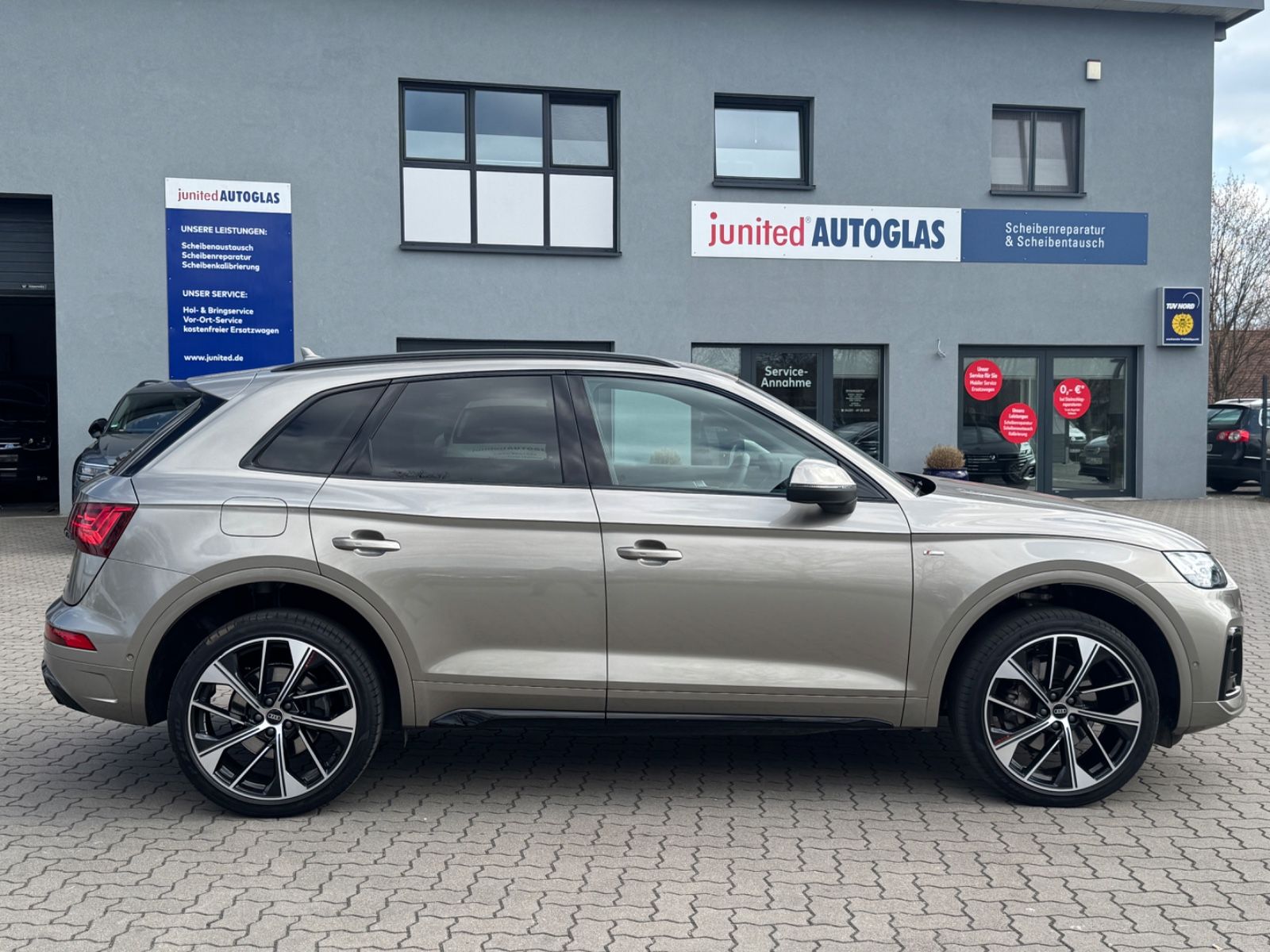 Audi Q5 40 TDI quattro S line - Samsaru's Car Outlet