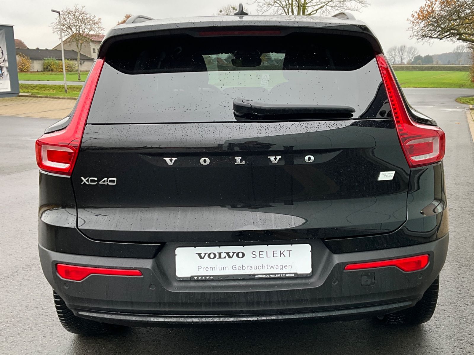 Volvo XC40 Core Recharge Pure Electric AWD