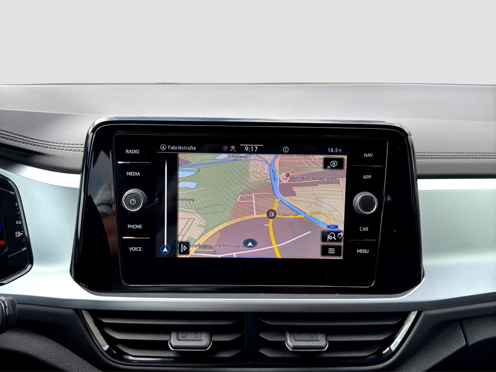 Volkswagen T-Roc Life 2.0 TDI - Samsaru's Car Outlet