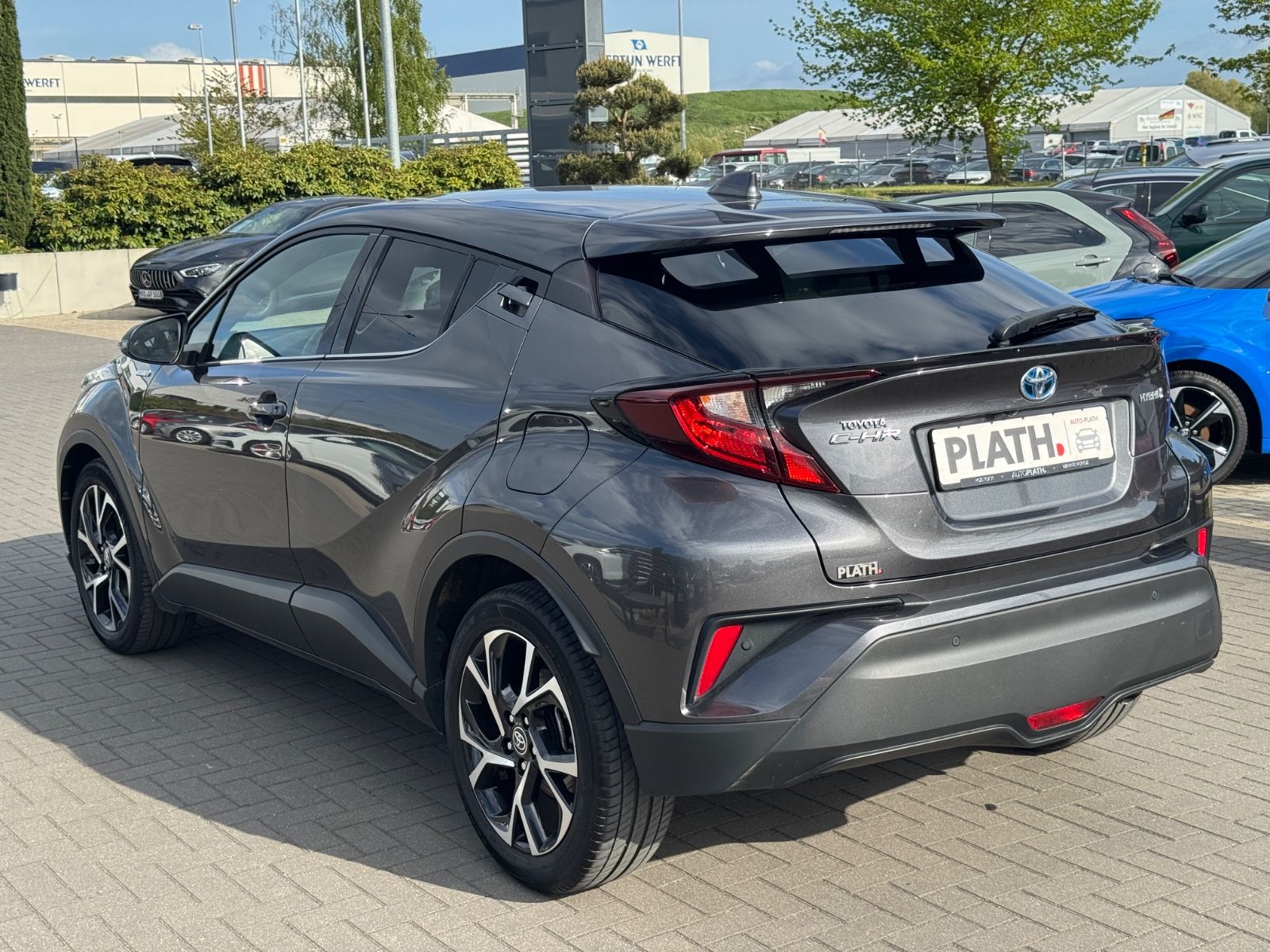 Toyota C-HR Hybrid Style - Samsaru's Car Outlet
