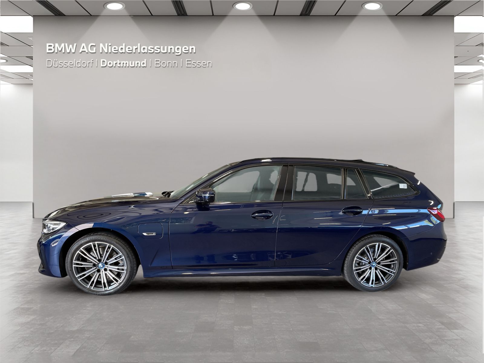 BMW 320e xDrive Touring M Sport - Samsaru's Car Outlet