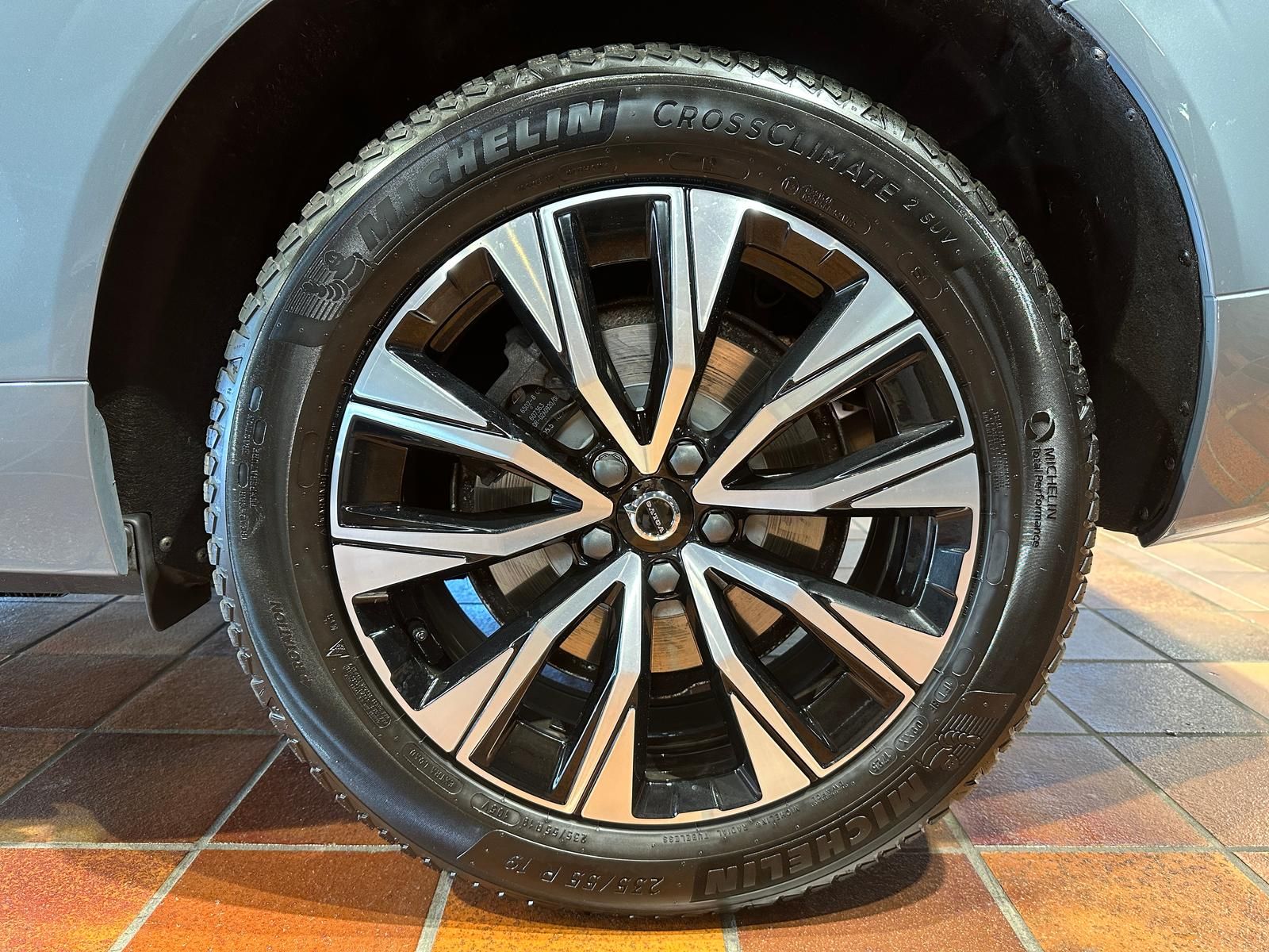 Volvo XC60 B4D AWD PLUS DARK VLED ACC HK 4xSHZ DRIV-AS