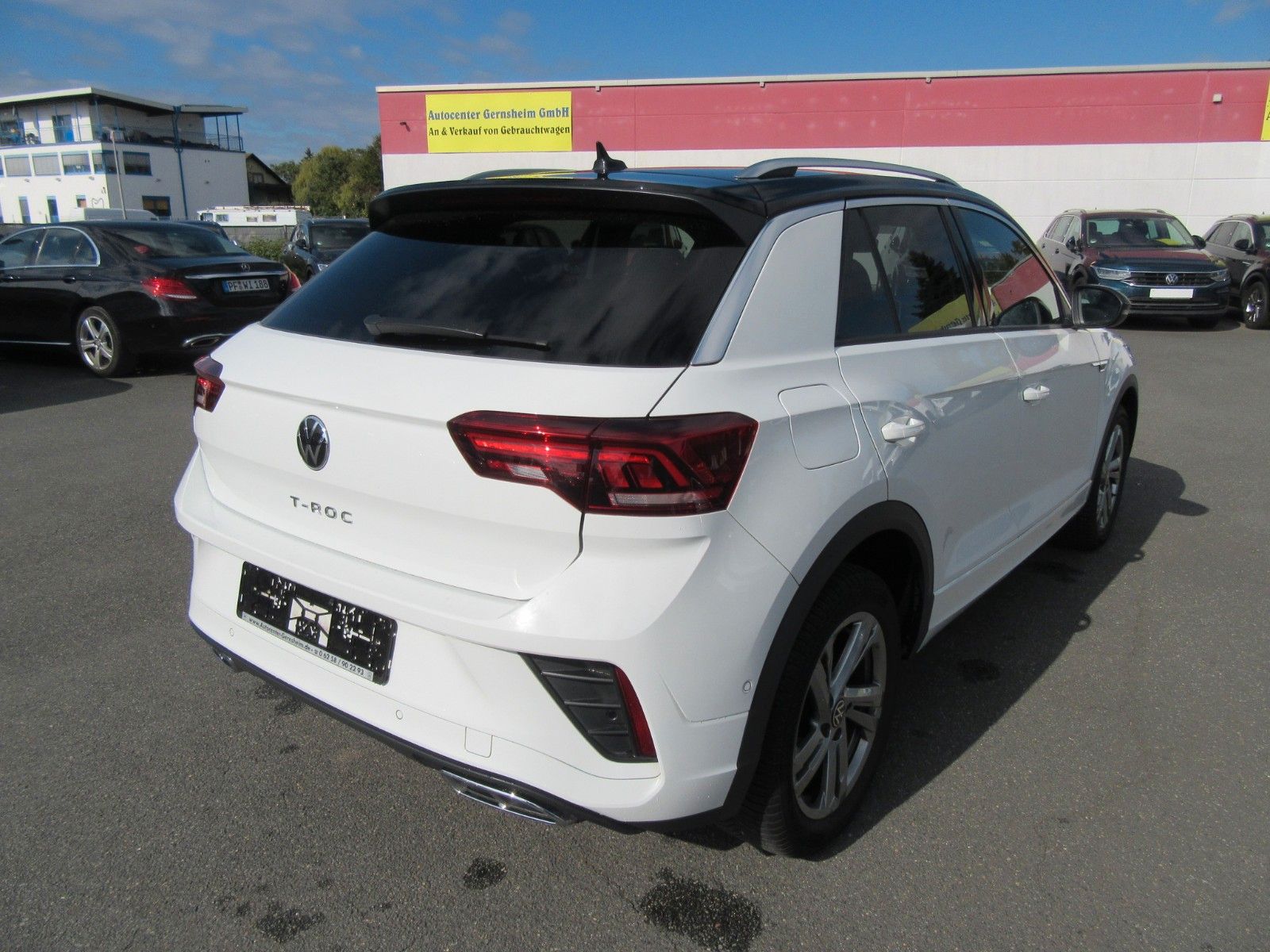 Volkswagen T-Roc R-Line - Samsaru's Car Outlet