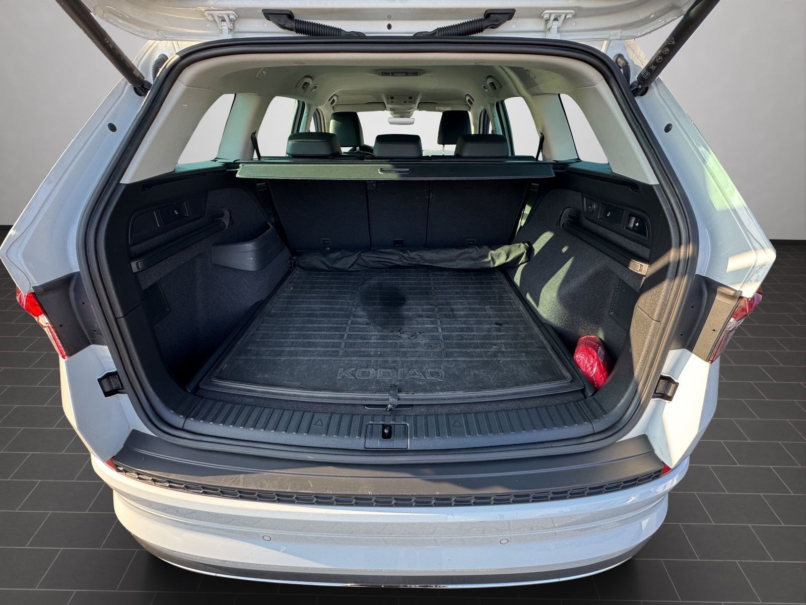 Skoda Kodiaq 2.0 TDI L&K 4x4 Navi, AHK, DCC, STHZ, Led