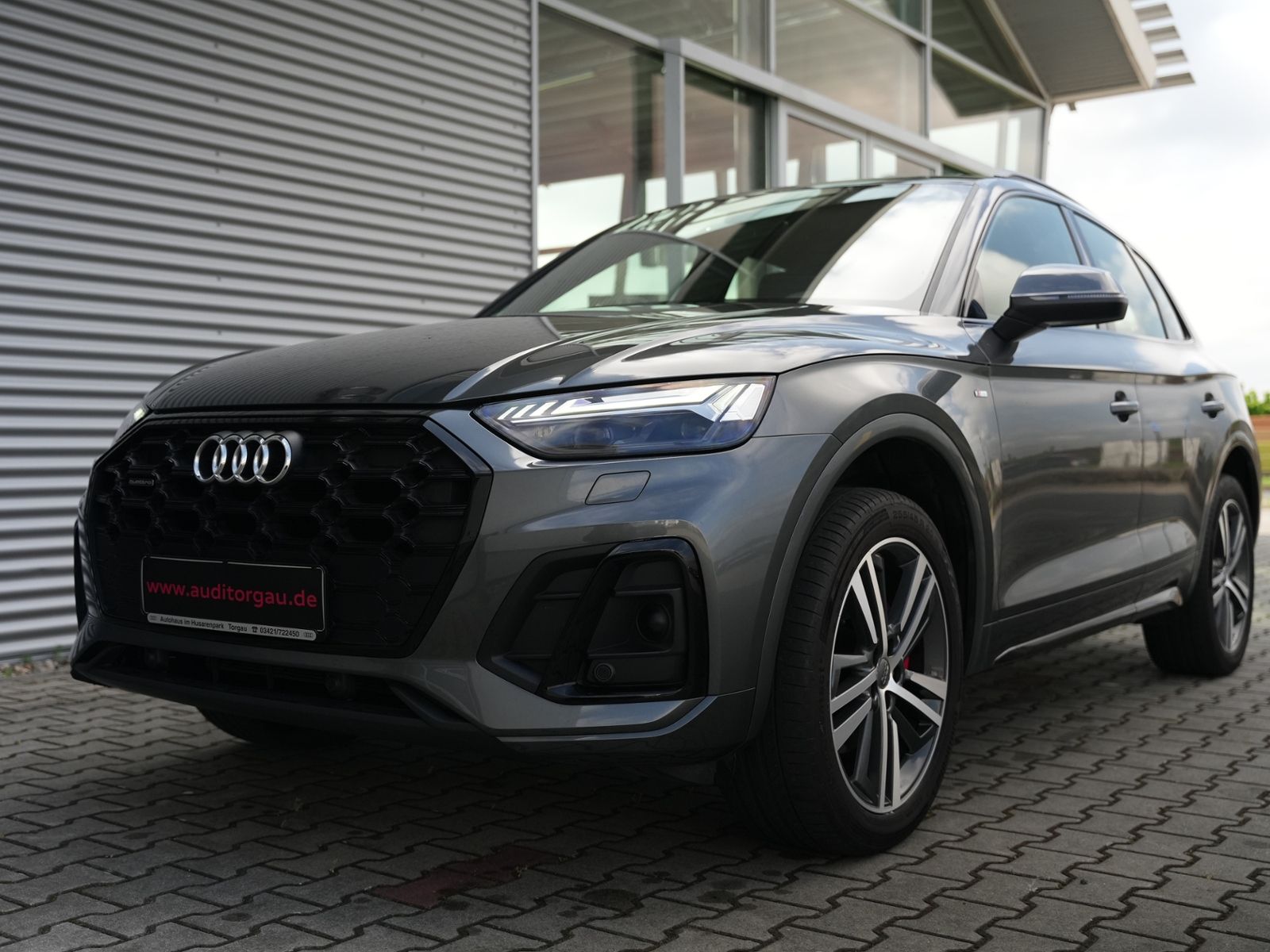 Audi Q5 40 TDI quattro S line - Samsaru's Car Outlet