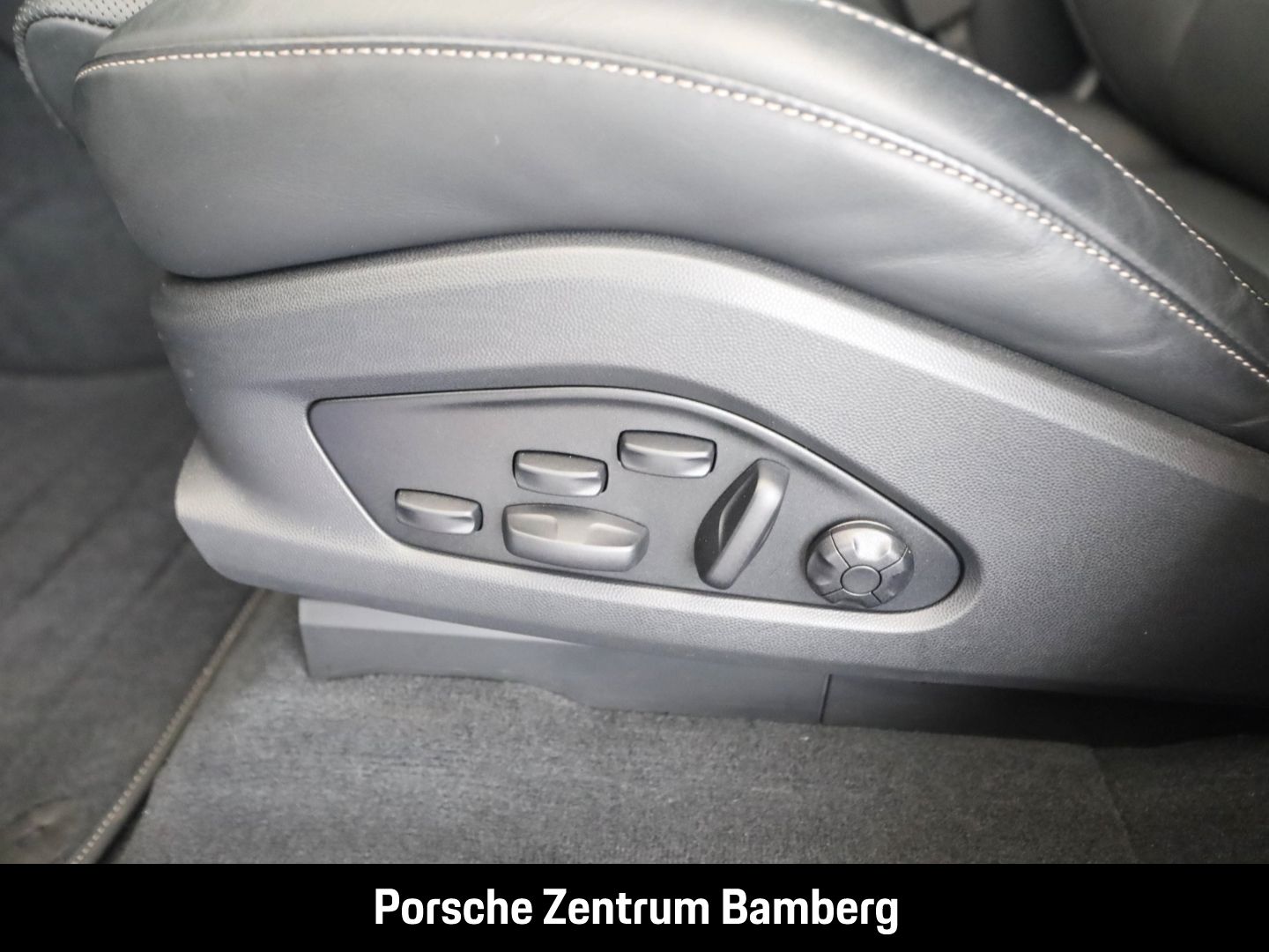 Porsche Macan Turbo/ Burmester/ Akustikglas/ Head-Up uvm