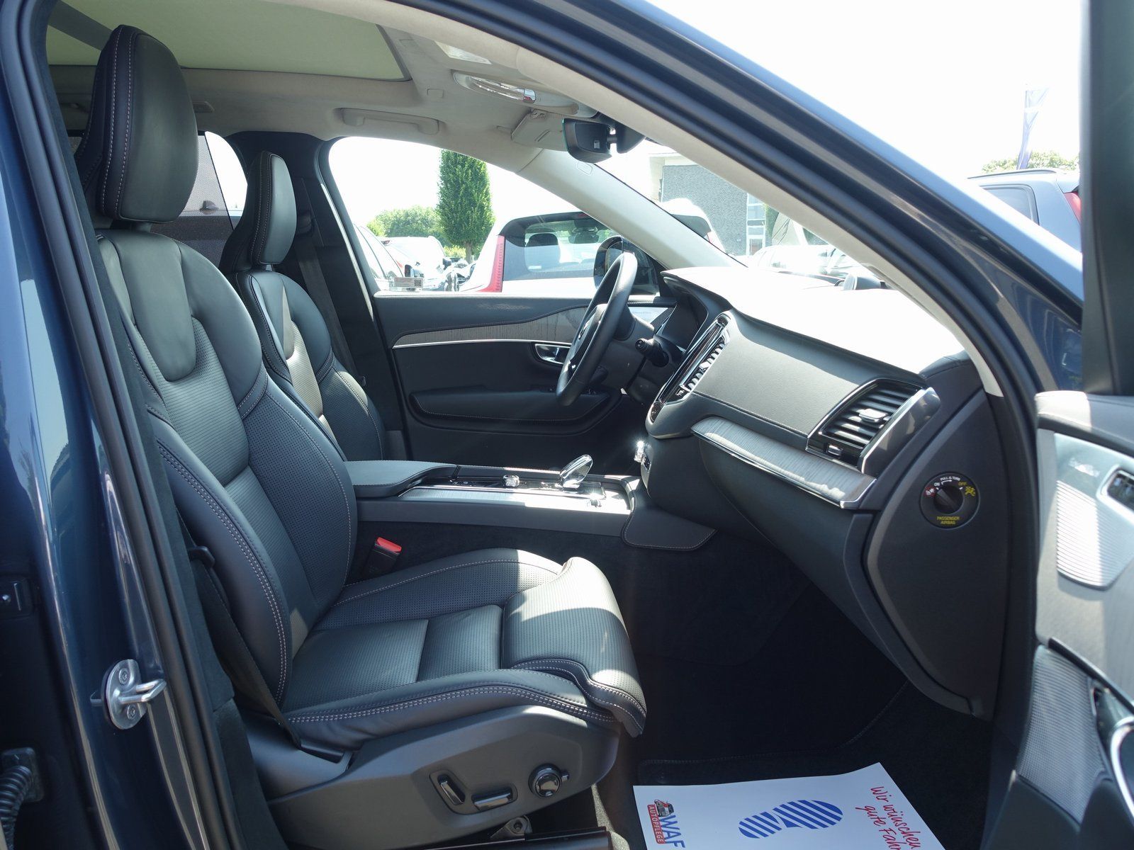 Volvo XC90 Ultra Dark T8 AWD Plug-in Hybrid - Samsaru's Car Outlet