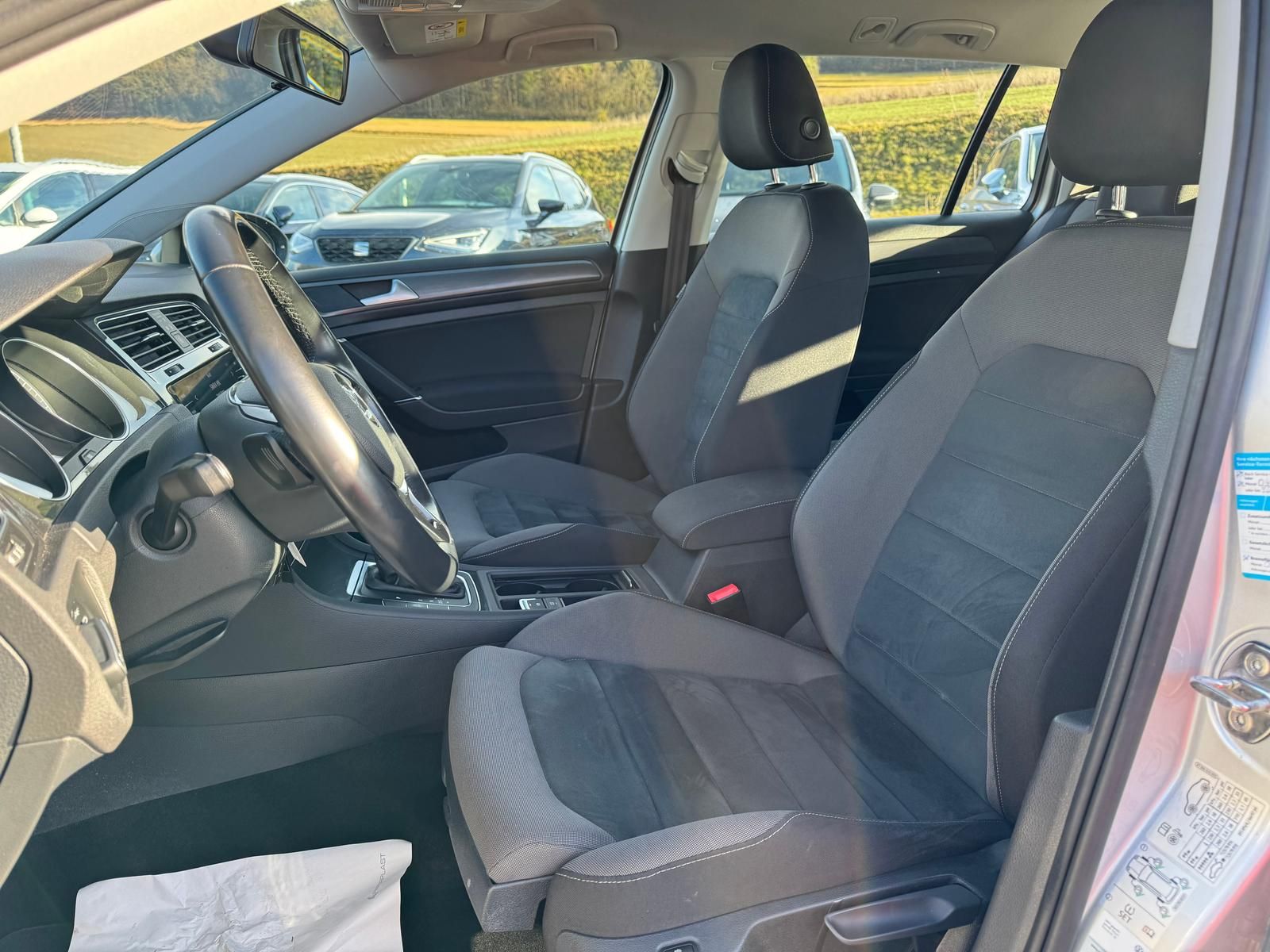 Volkswagen Golf VII Variant 2.0 TDI Comfortline - Samsaru's Car Outlet