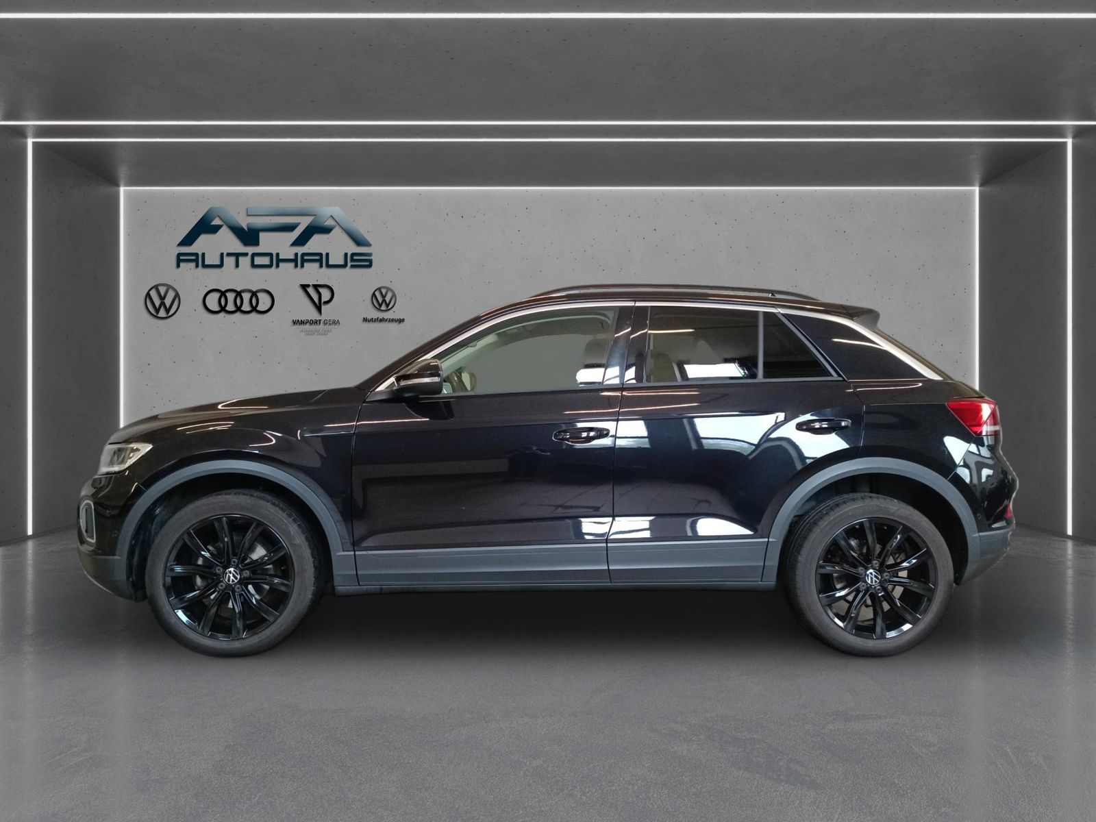 Volkswagen T-Roc 1.5 TSI LIFE DSG - Samsaru's Car Outlet