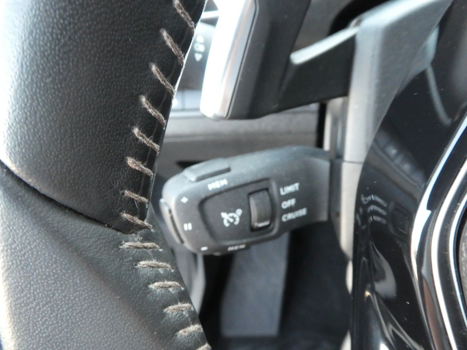 Peugeot 3008 Hybrid 225 Allure, Kamera, Klima, Navi, SHZ