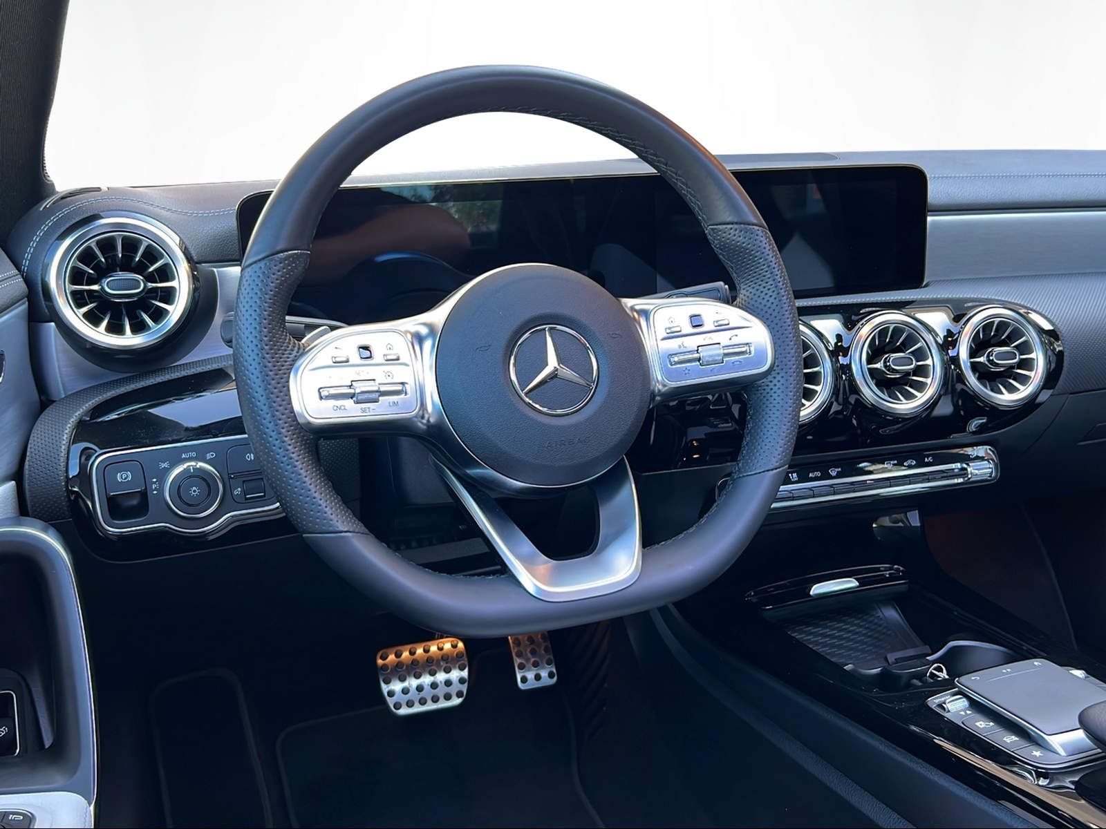 Mercedes-Benz CLA 180 AMG-Line - Samsaru's Car Outlet
