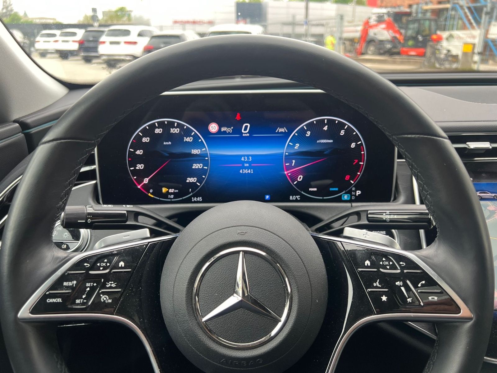 Mercedes-Benz E 200 - Samsaru's Car Outlet