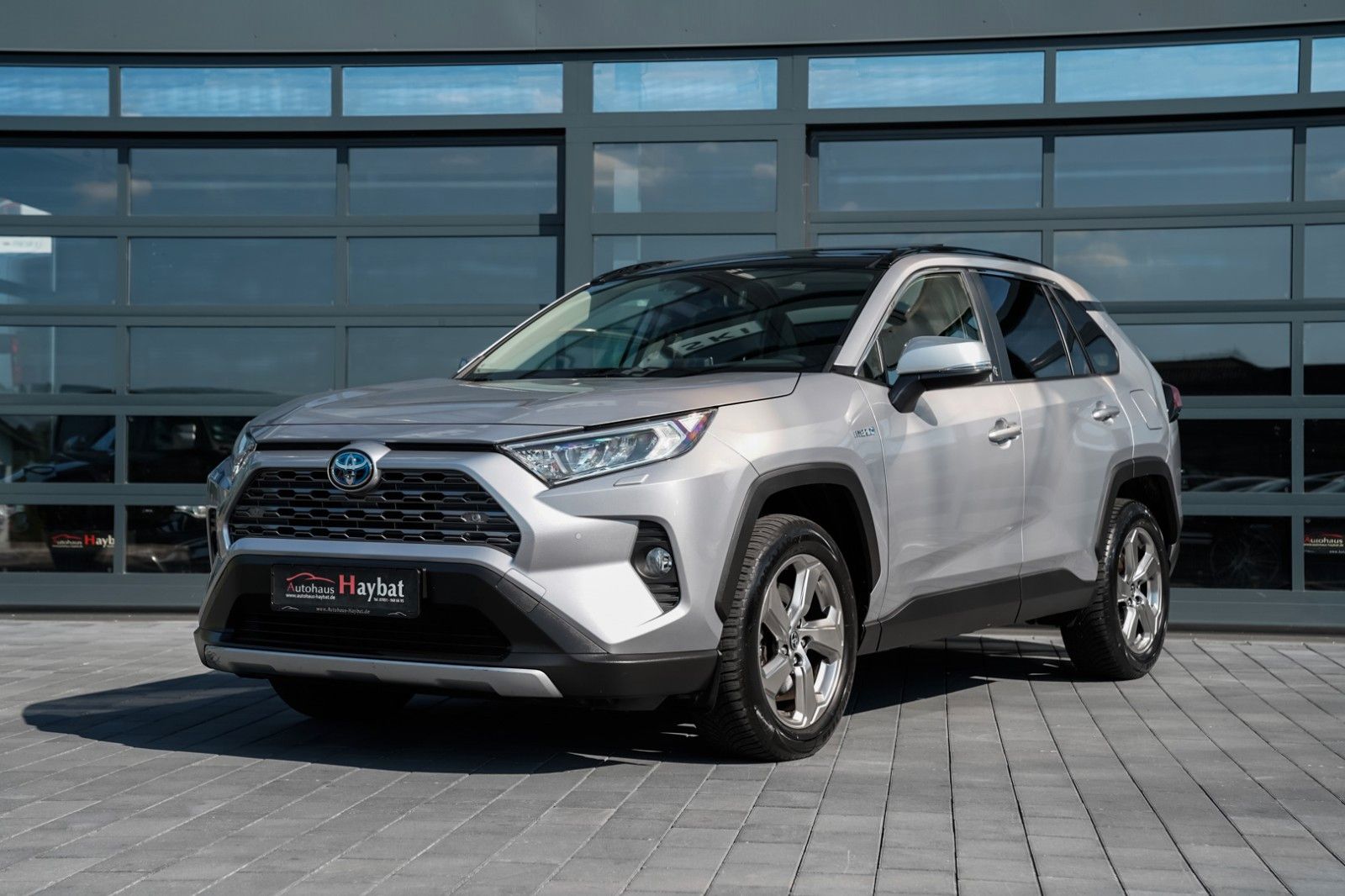 Toyota RAV4 Hybrid 4x4 - Samsaru's Car Outlet