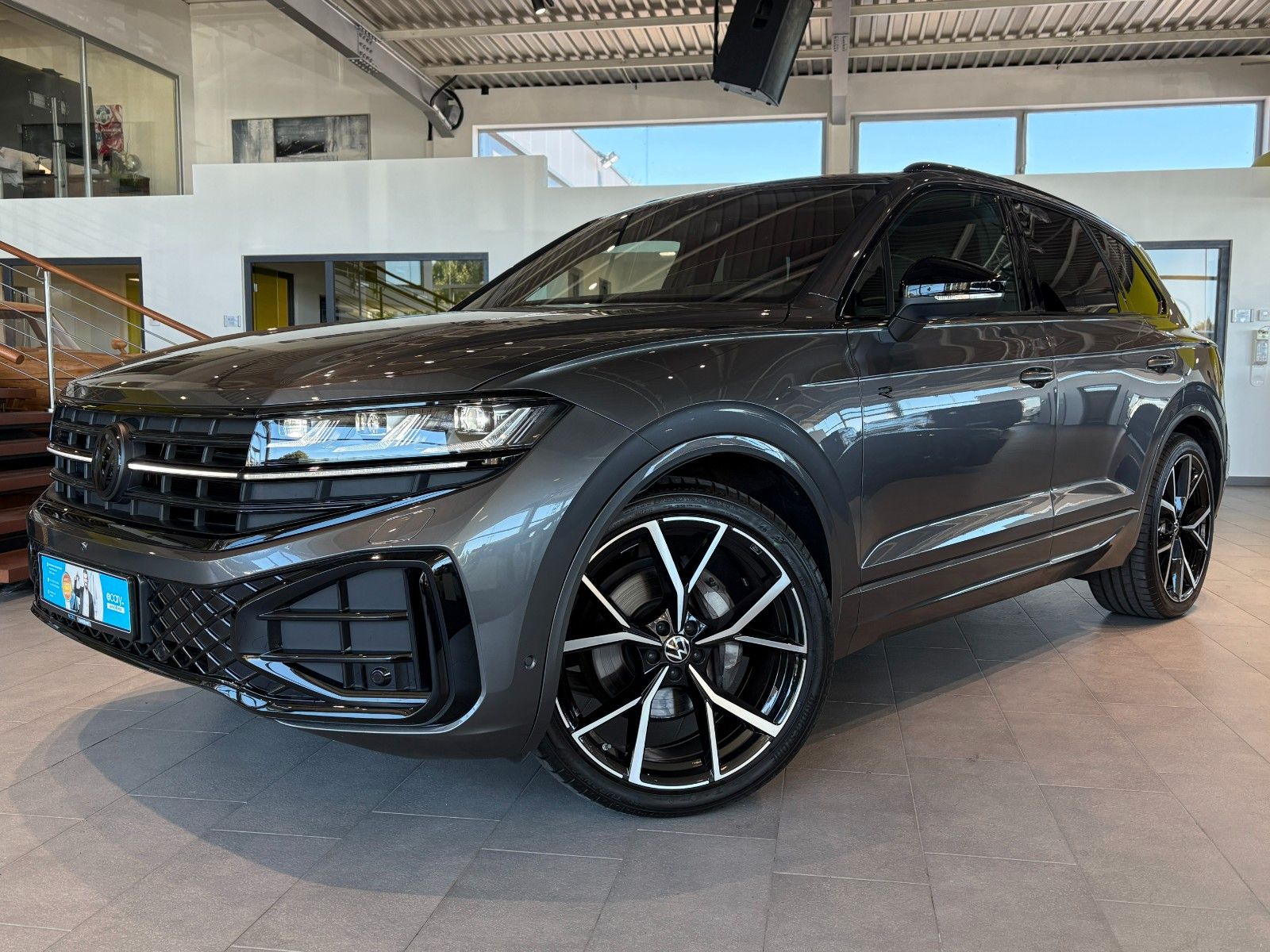 Volkswagen Touareg 3.0 TDI R-Line - Samsaru's Car Outlet