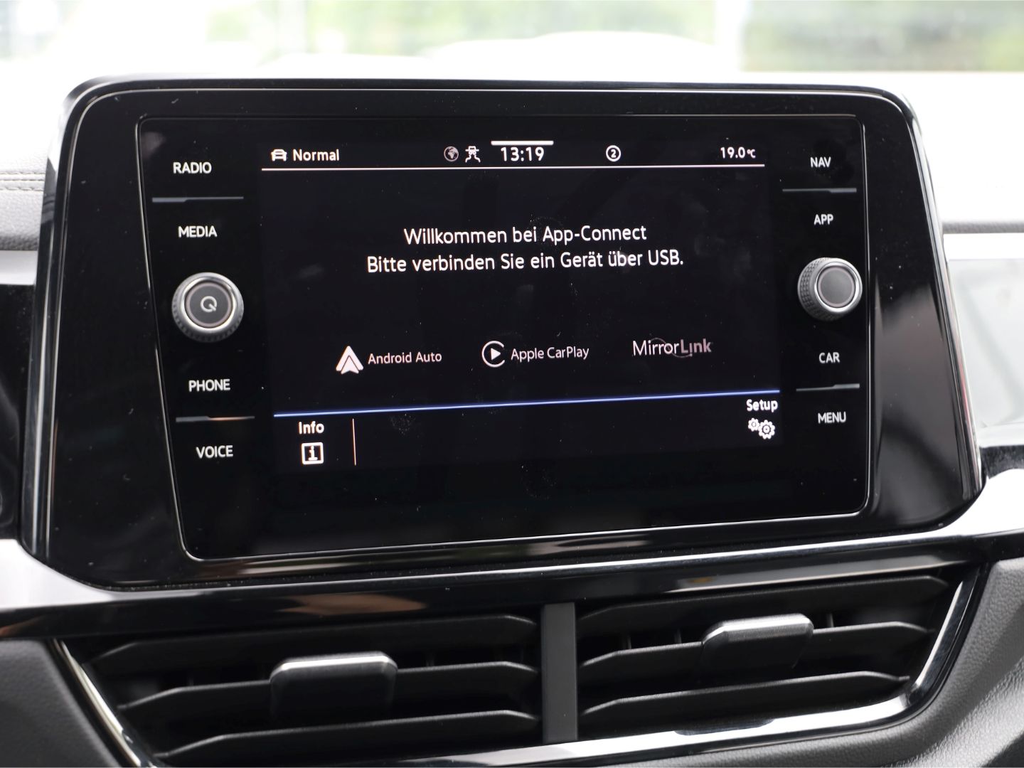 Volkswagen T-Roc R-LINE BLACK - Samsaru's Car Outlet