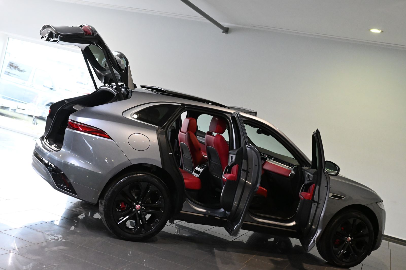 Jaguar F-PACE P250 R-Dynamic SE AWD Pano