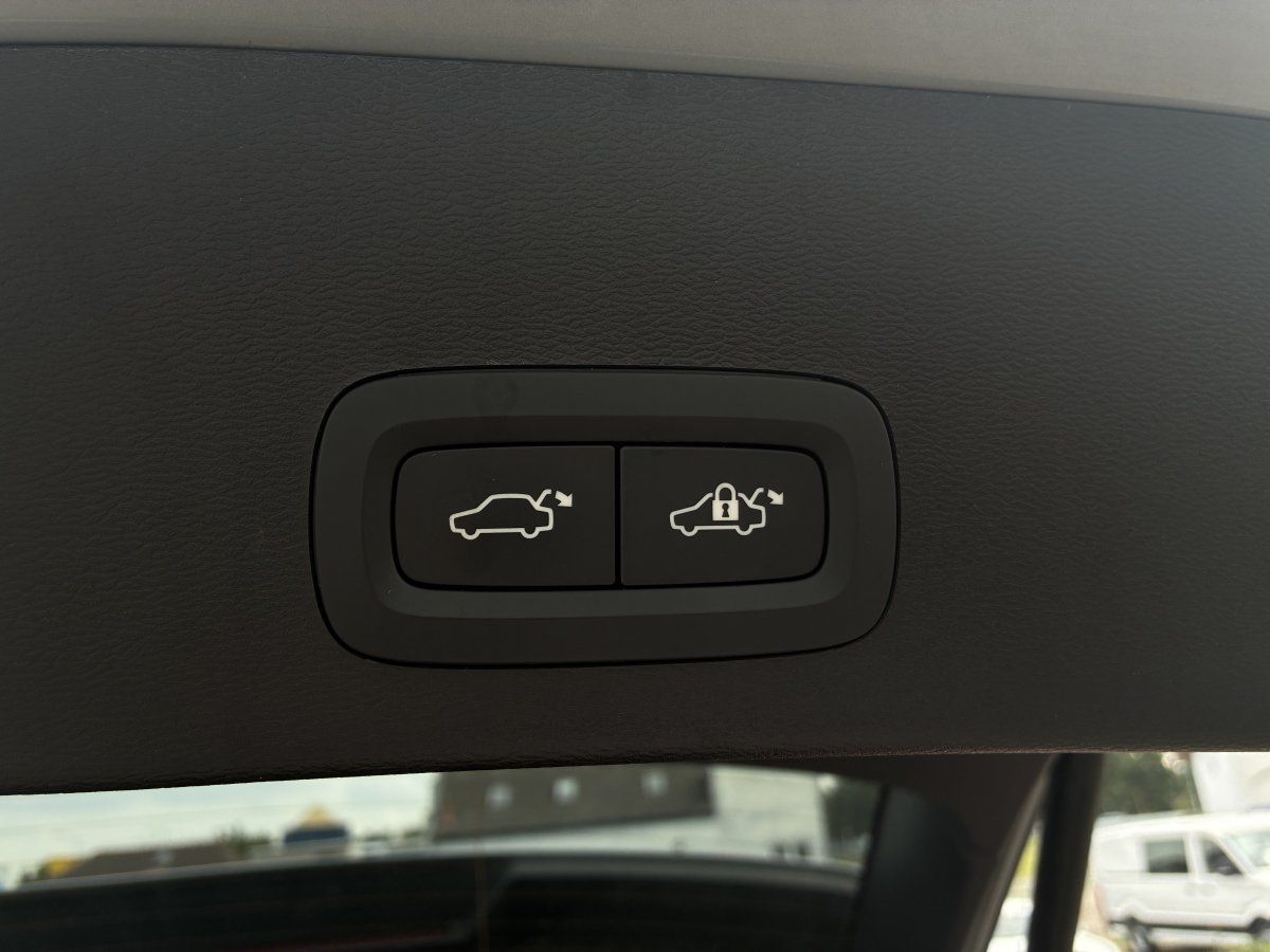 Volvo XC40 B3 Plus Dark 8-Fach Aktionspreis