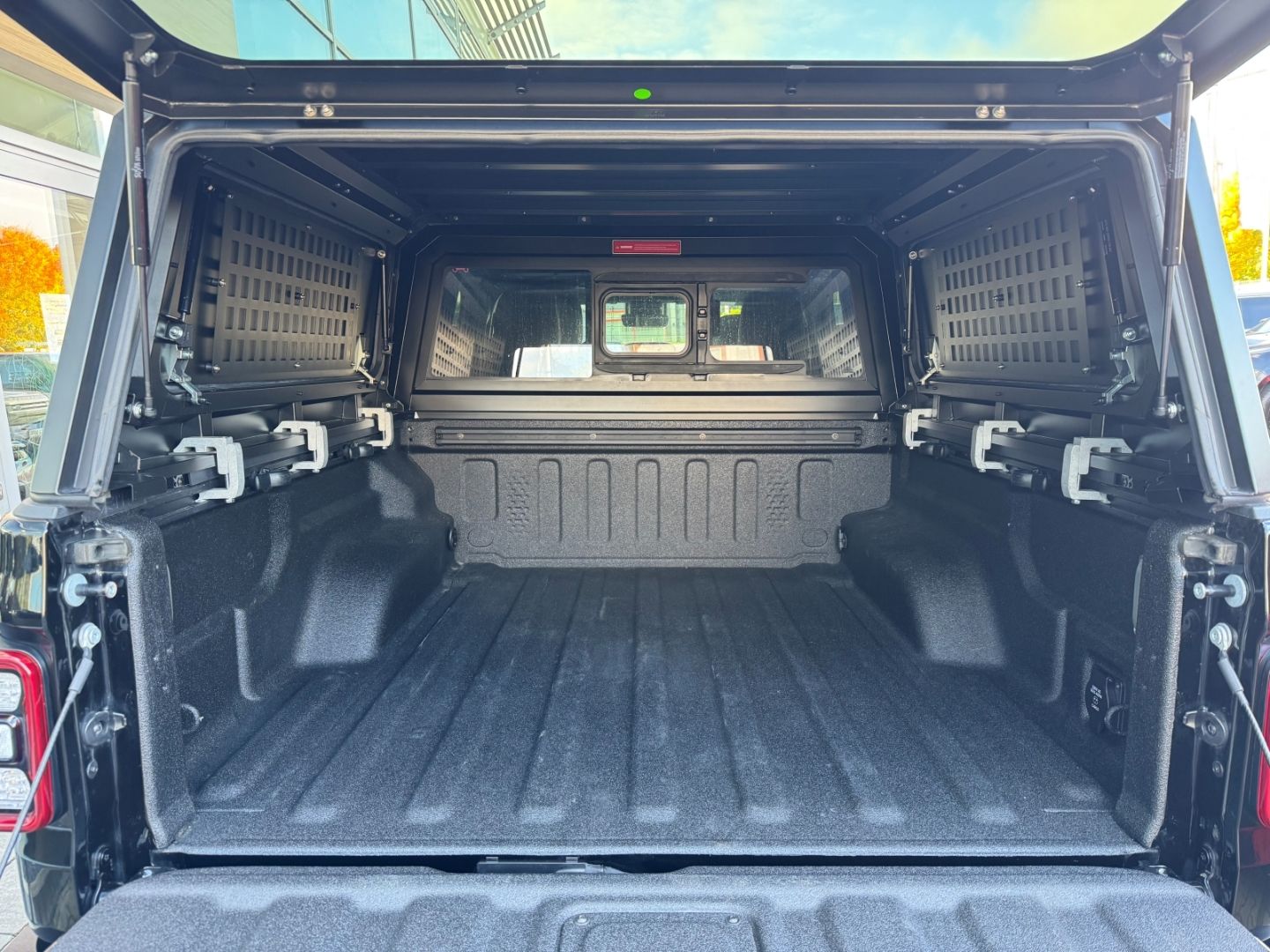 Jeep Gladiator Farout UMBAU 4WD 3.0 CRD DACH Leder So