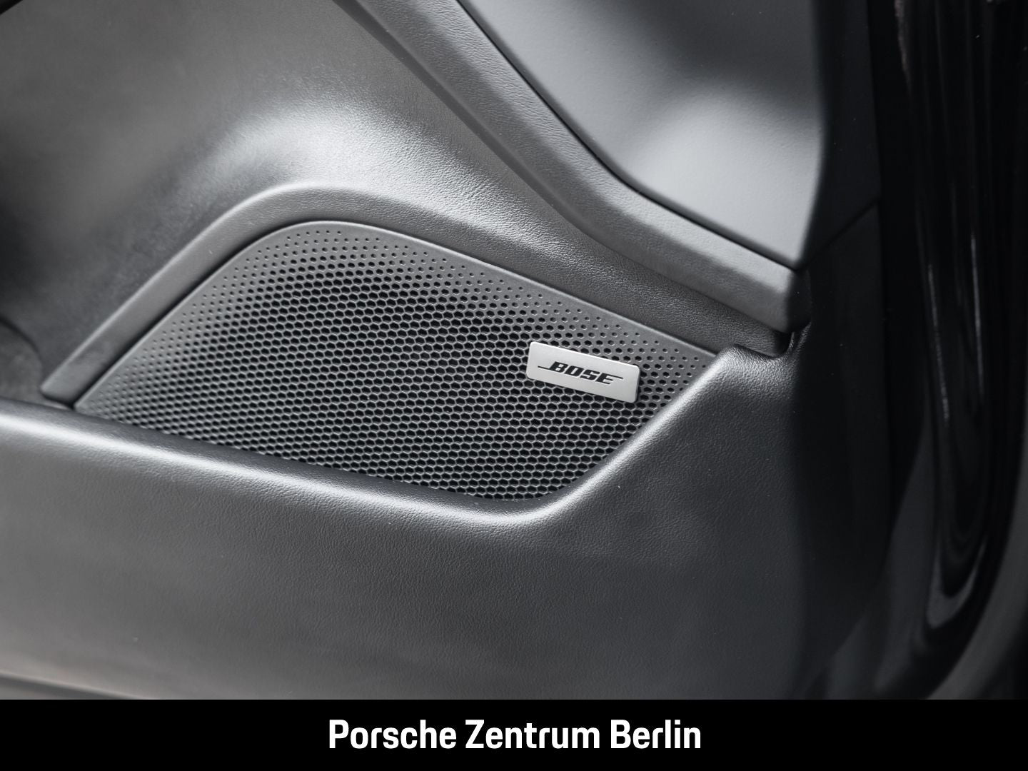 Porsche Taycan GTS HA-Lenkung InnoDrive HeadUp LEDMatrix