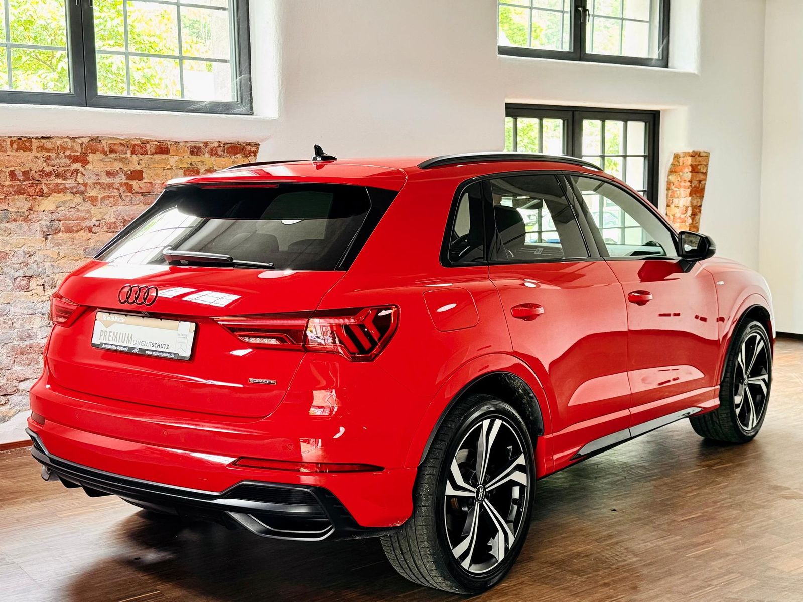 Audi Q3 45 TFSI S line - Samsaru's Car Outlet