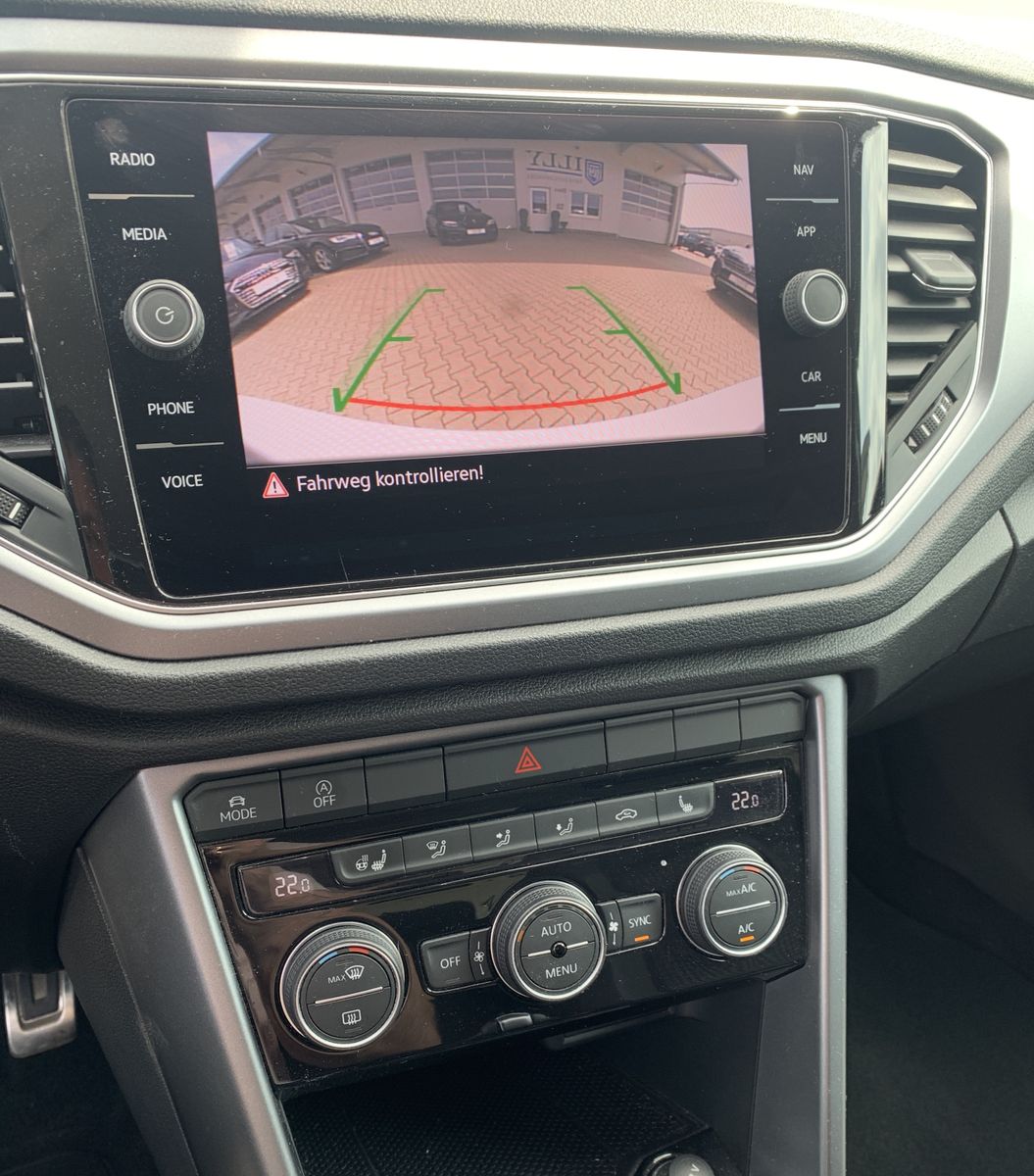 Volkswagen T-Roc 1.5 TSI Active - Samsaru's Car Outlet