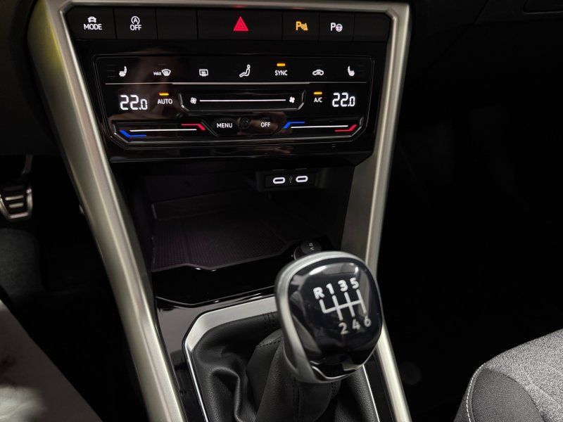 Volkswagen T-Roc 1.5 TSI Move - Samsaru's Car Outlet