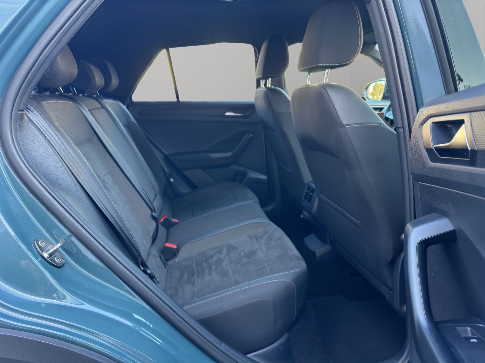 Volkswagen T-Roc R-Line 4M - Samsaru's Car Outlet