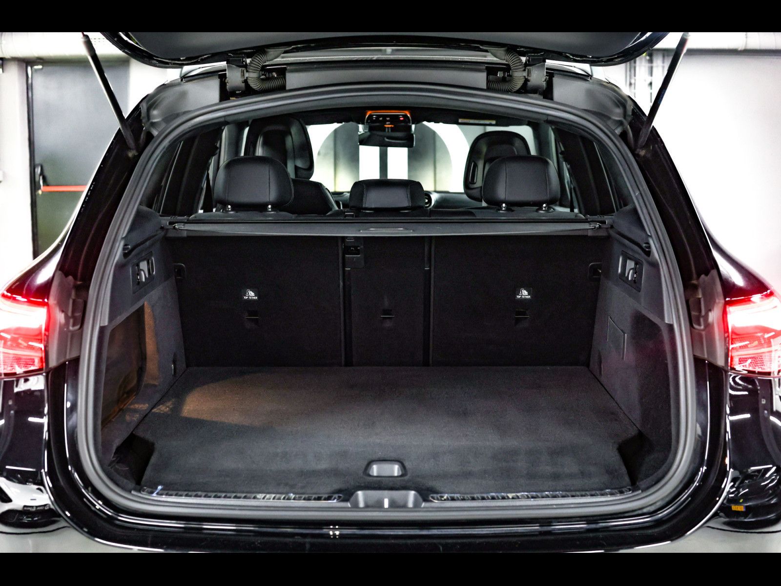 Mercedes-Benz GLC 300  DE AMG 4M°PREMIUM PLUS°BURM°AHK°DISTRO