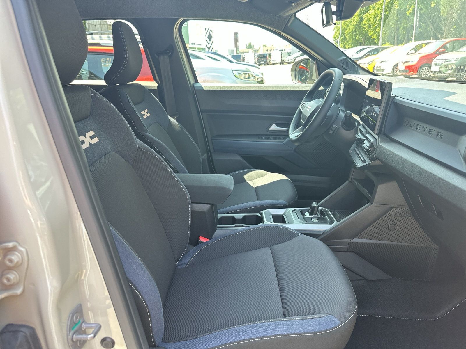 Dacia Duster Journey 1.6 E-TECH Hybrid - Samsaru's Car Outlet