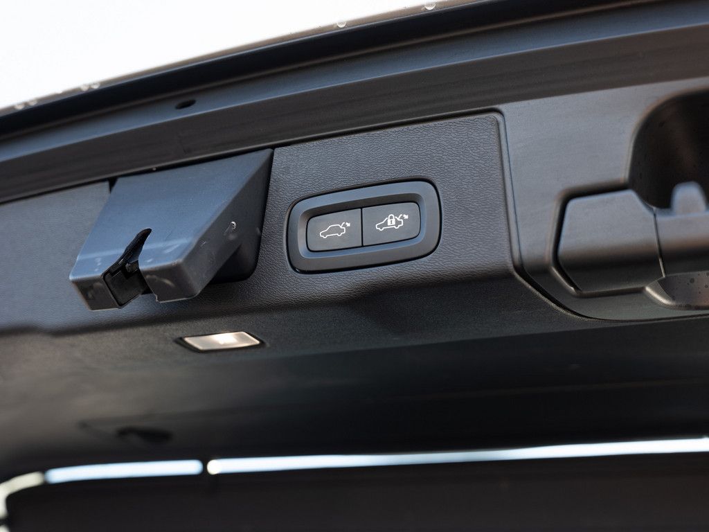 Volvo XC60 B4 Plus Bright AWD SHZ KAMERA NAVI AHK LED