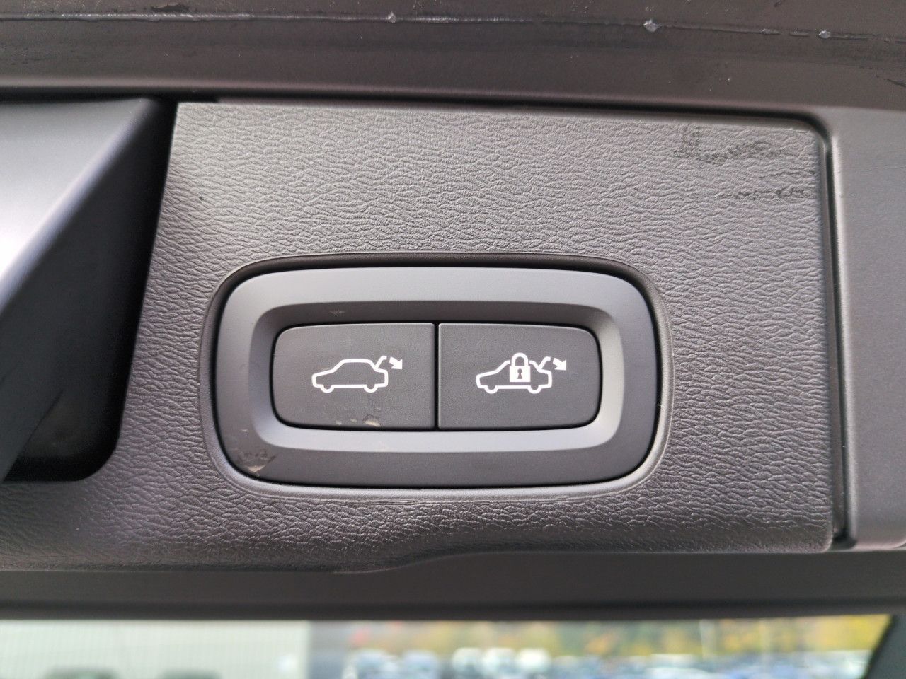 Volvo XC60 T8 Recharge Ultra Dark Plug-In Hybrid AWD