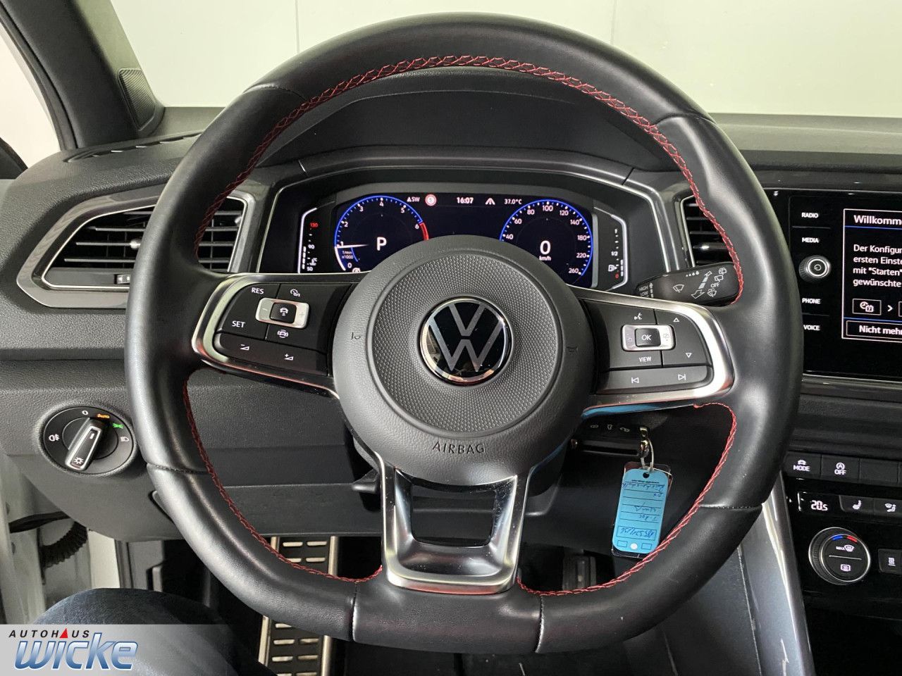 Volkswagen T-Roc 1.5 TSI DSG Sport - Samsaru's Car Outlet