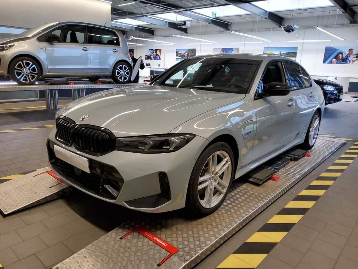BMW 330e xDRIVE LIMOUSINE M SPORT - Samsaru's Car Outlet